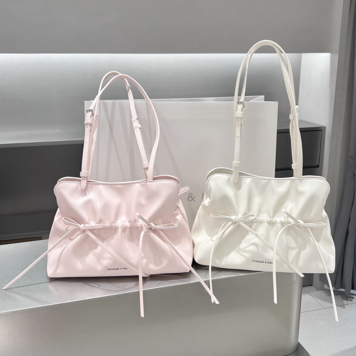 <送杯子> 共兩款💗Charles & Keith 小CK 皺摺蝴蝶結 腋下包 單肩包 斜挎包