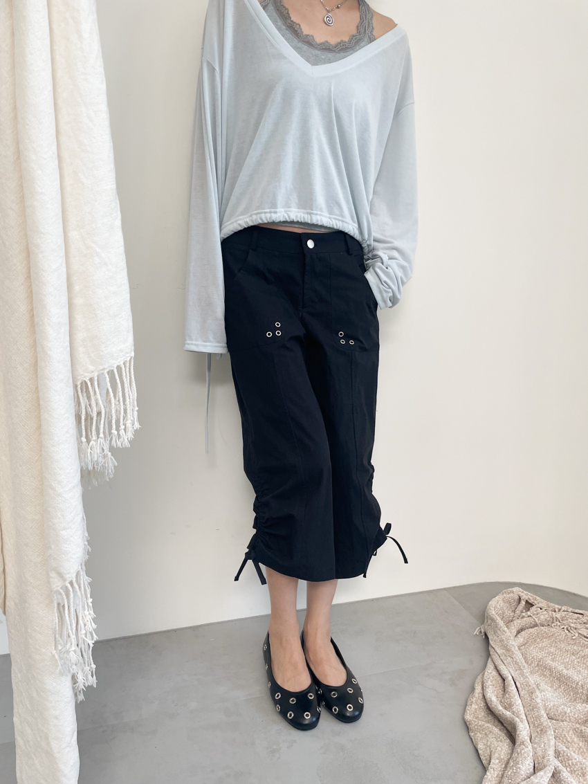 eyelet detail ruched capri trousers in BLACK