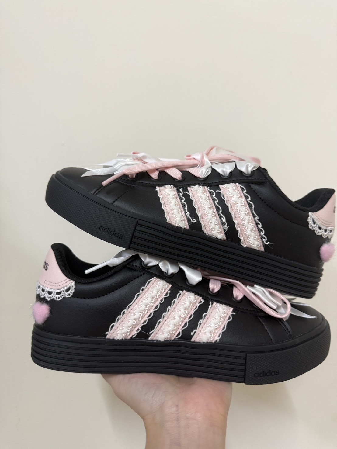 【Luxury】adidas 訂製球鞋 Daily 4.0 暗夜桃心 酷甜 少女 蝴蝶結 黑粉