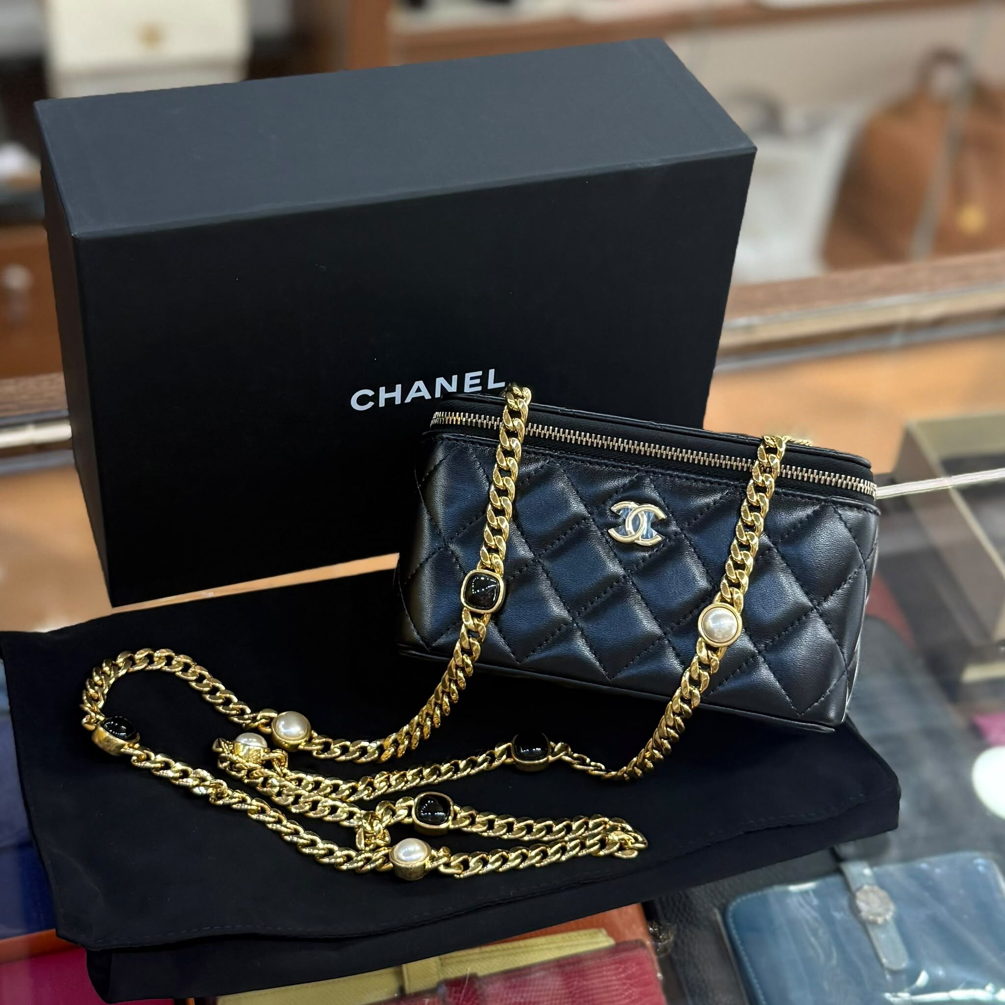 BRAND NEW CHANEL長盒子 VANITY WITH CHAIN LAMBSKIN 黑色菱格羊皮寶石鏈 #晶片款 #香奈兒