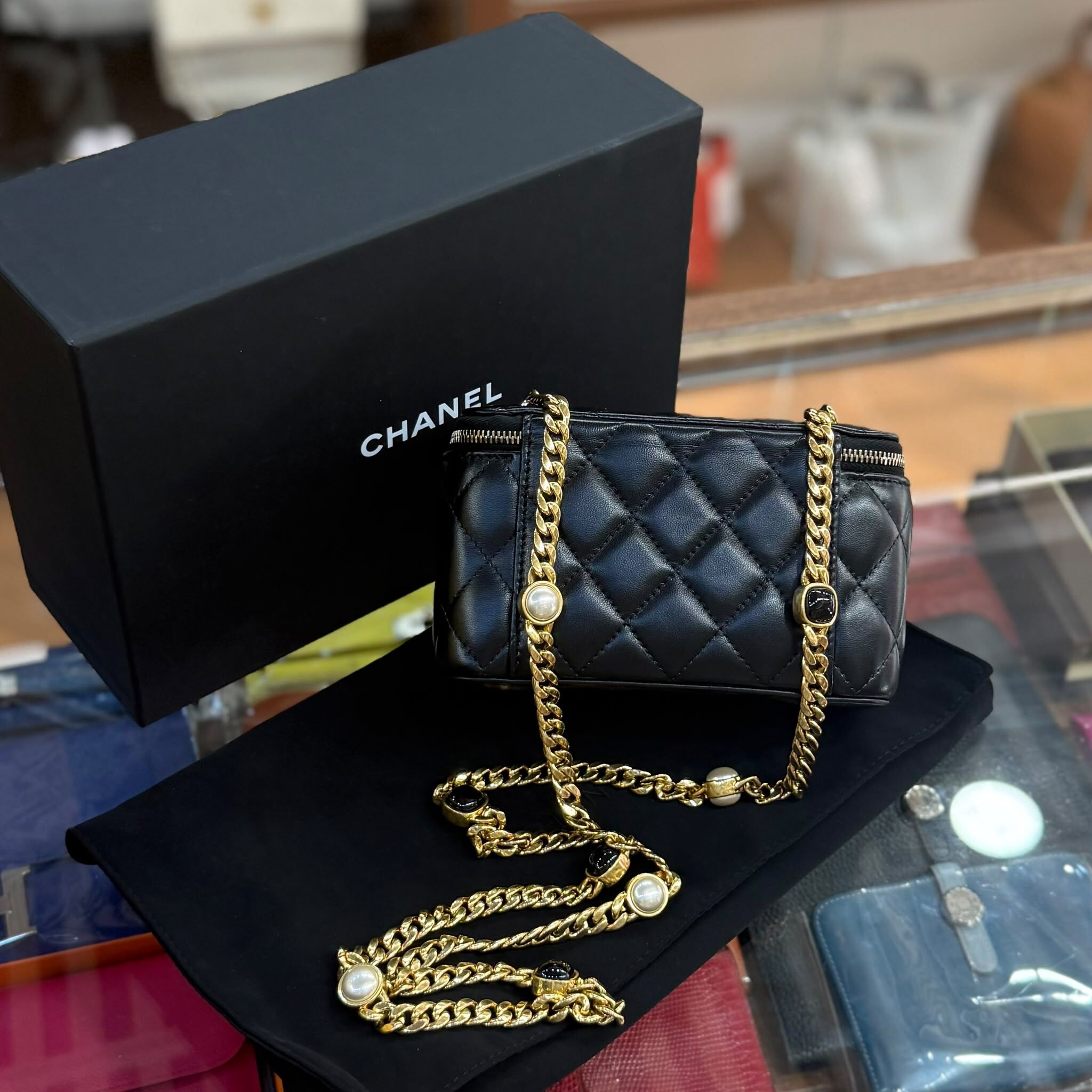 BRAND NEW CHANEL長盒子 VANITY WITH CHAIN LAMBSKIN 黑色菱格羊皮寶石鏈 #晶片款 #香奈兒