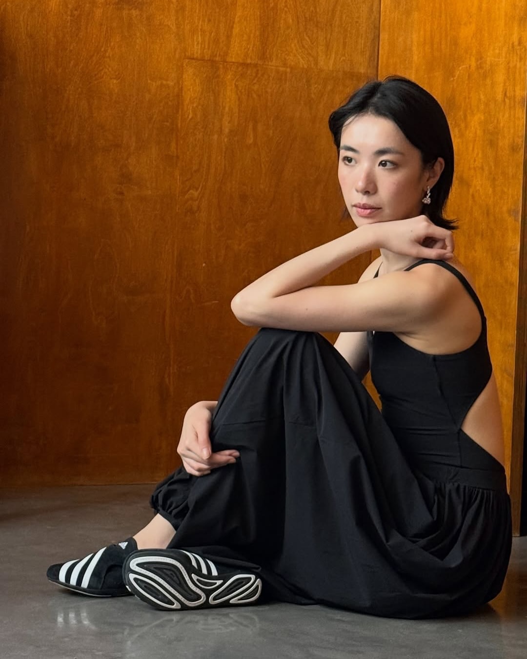 Pharrell Williams X ADIDAS YOGA VARIO FLAT EARTH 菲董 聯名款 魔鬼氈 運動鞋 懶人鞋 免綁鞋帶 Jennie同款 男鞋 黑色 KJ0953 / 預購