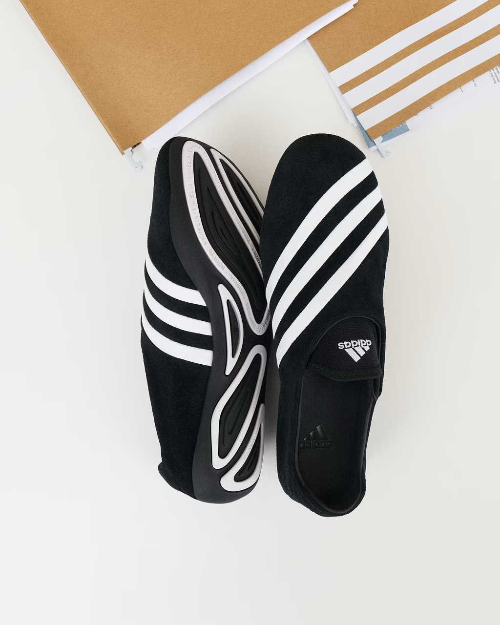 Pharrell Williams X ADIDAS YOGA VARIO FLAT EARTH 菲董 聯名款 魔鬼氈 運動鞋 懶人鞋 免綁鞋帶 Jennie同款 男鞋 黑色 KJ0953 / 預購