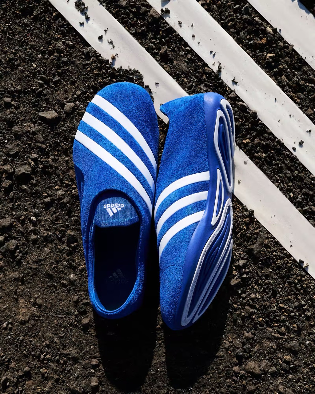 Pharrell Williams X ADIDAS YOGA VARIO FLAT EARTH 菲董 聯名款 魔鬼氈 運動鞋 懶人鞋 免綁鞋帶 Jennie同款 男鞋 寶藍 藍白 KJ9380 / 預購