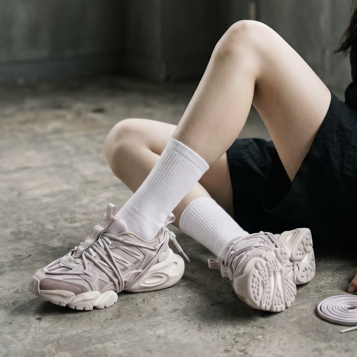 【代購】adidas XLG RUNNER DELUXE 2.0 FOS  日常舒適輕機甲賽博跑步鞋 男女同款 淺粉