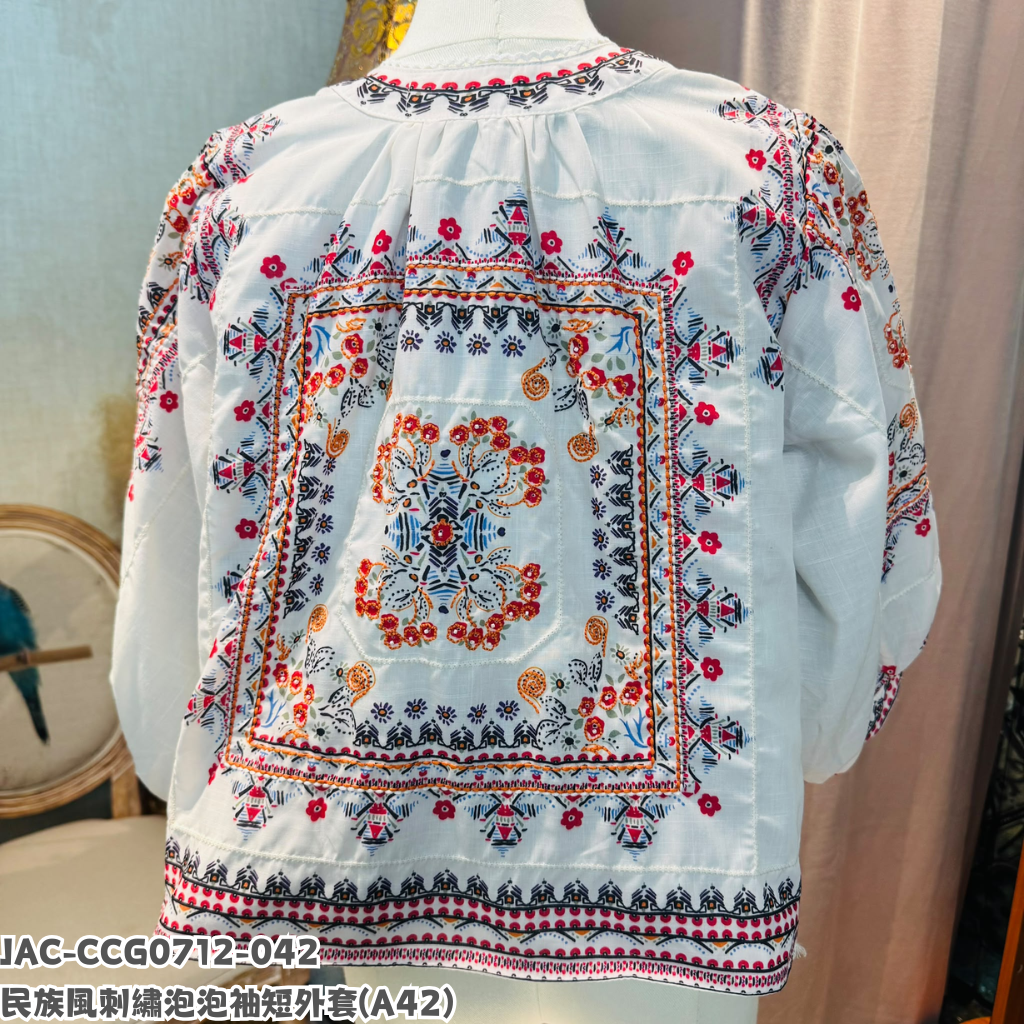 JAC-CCG0712-042 民族風刺繡泡泡袖短外套 (A42)