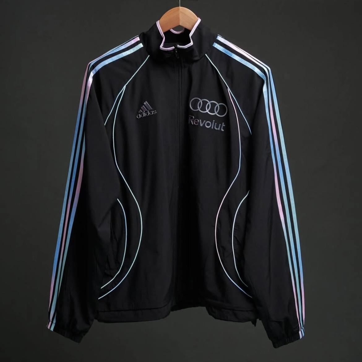 【代購】adidas × Audi 聯名系列  TEAM REVOLUT F1 TEAMGEIST 賽車運動寬鬆拉鍊夾克