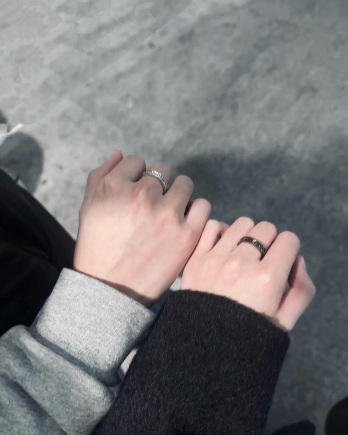 <💍任選2件直接折-$500💍> Vivienne Westwood 西太后 薇薇安 925純銀 雕刻字母戒指 男女同款情侶戒 3色