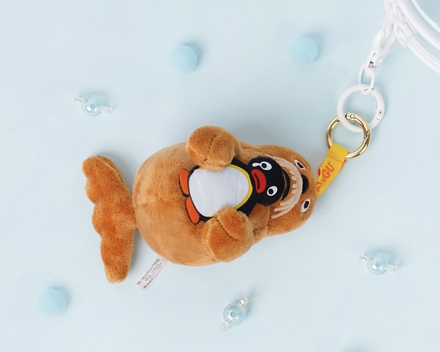 🇰🇷 PINGU 企鵝家族 正版授權 海象抱抱造型 鑰匙圈 吊飾 / 預購