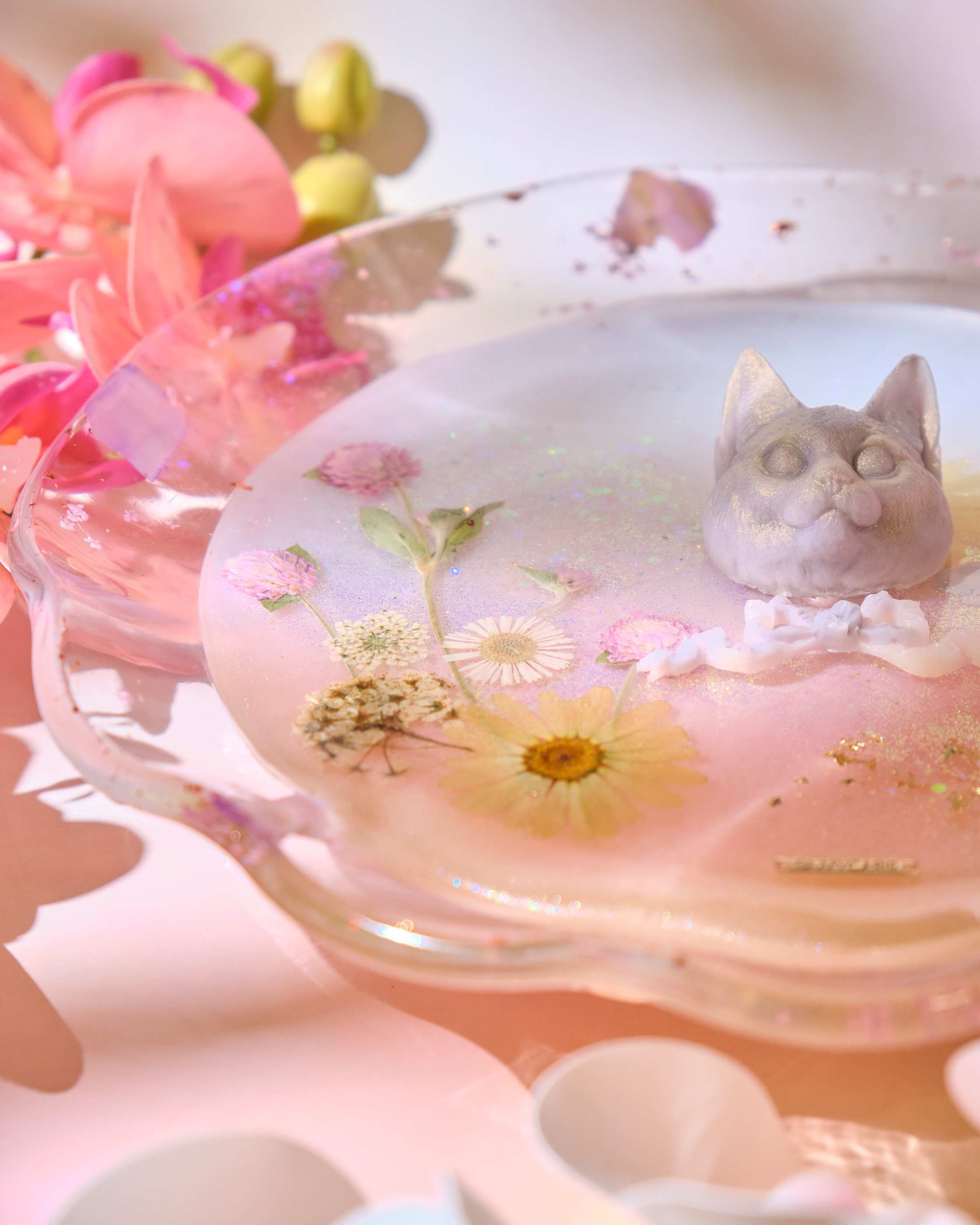 13922 Large Floral Fruit Plate (with Cat Detail)