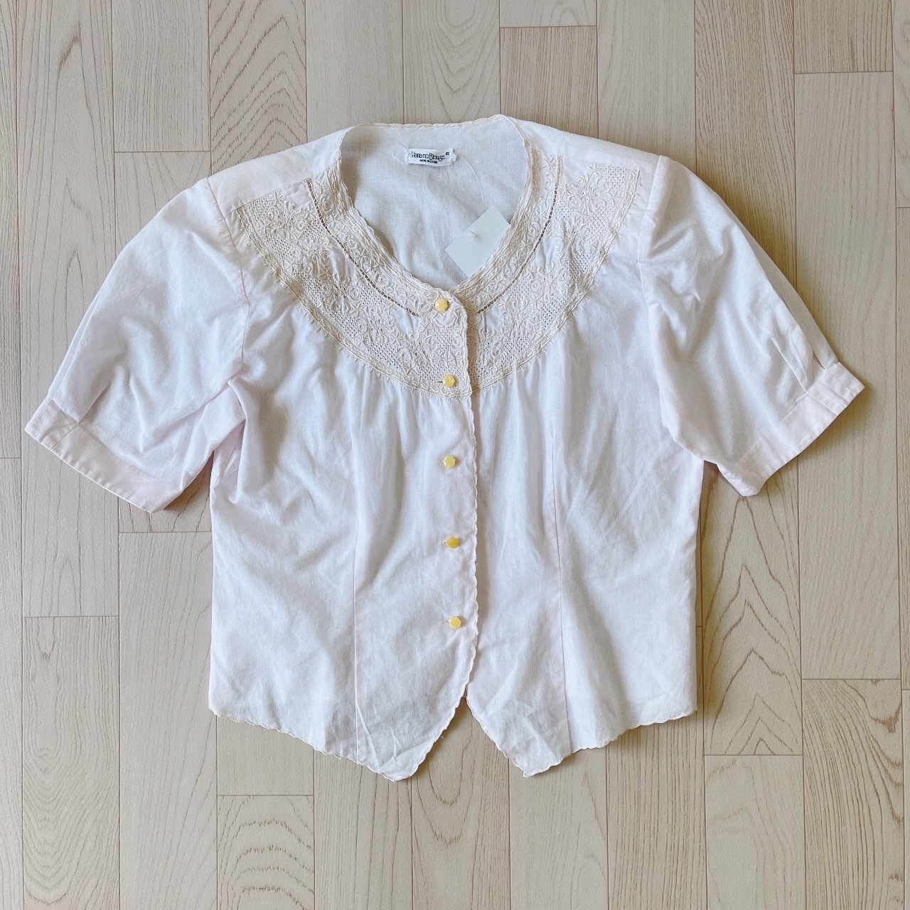 淺粉紅色刺繡短袖上衣