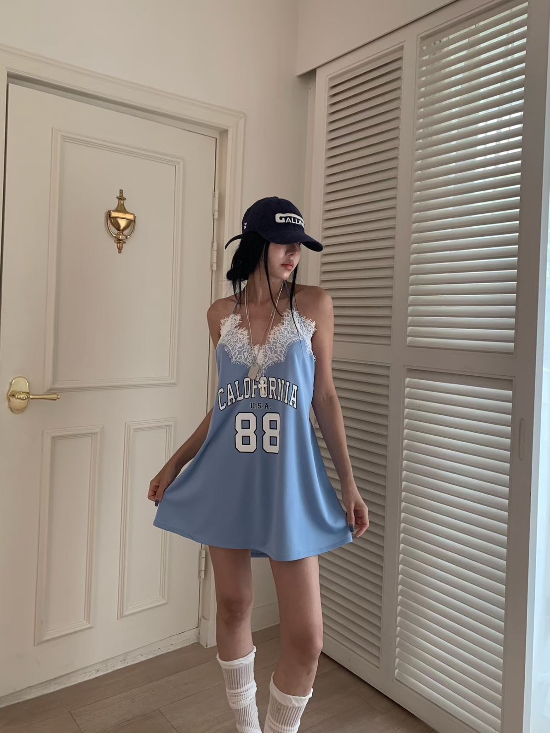 88蕾絲綁脖短洋裝