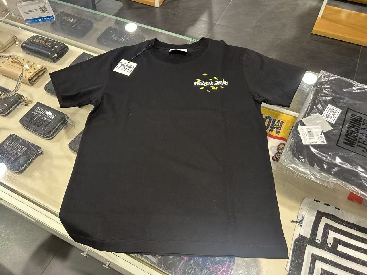 LYS02062 MOSCHINO 背後愛心綠葉短袖Tee