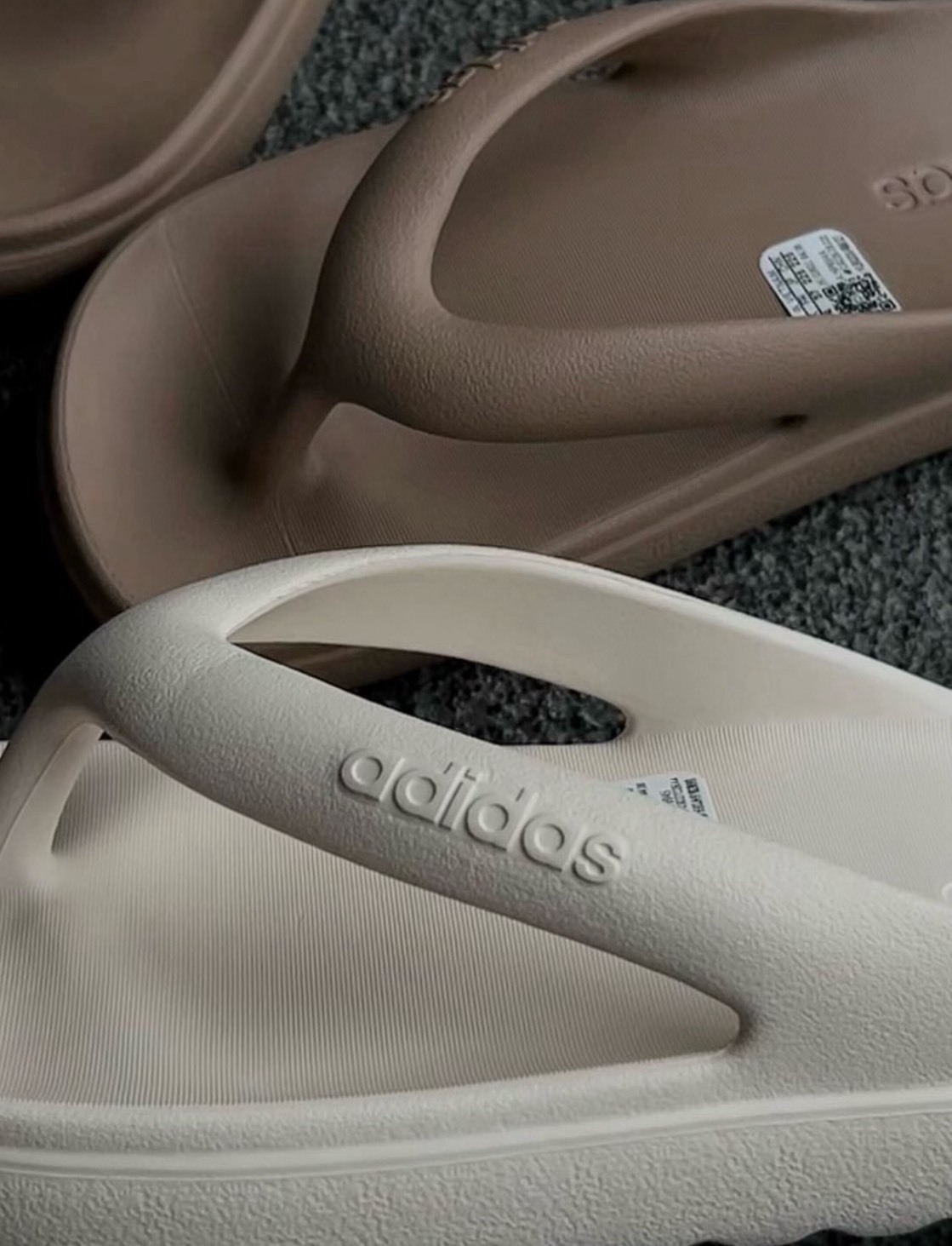〈 韓系感拉滿✨〉adidas  Adilette Lumia Flip Flop 男女 拖鞋 米白 海邊 夾腳拖