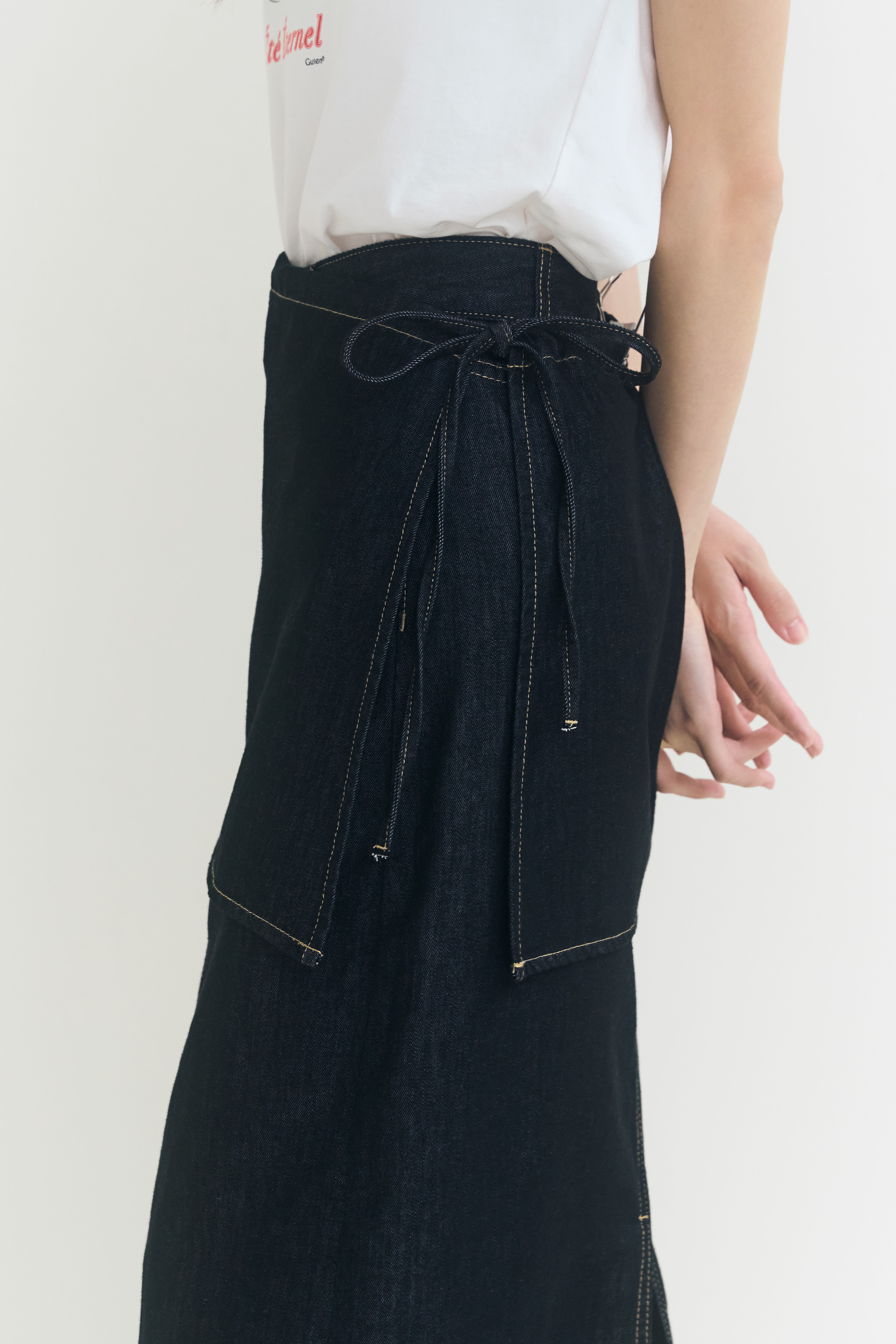 Tencel Denim外搭綁帶天絲牛仔片裙-黑藍