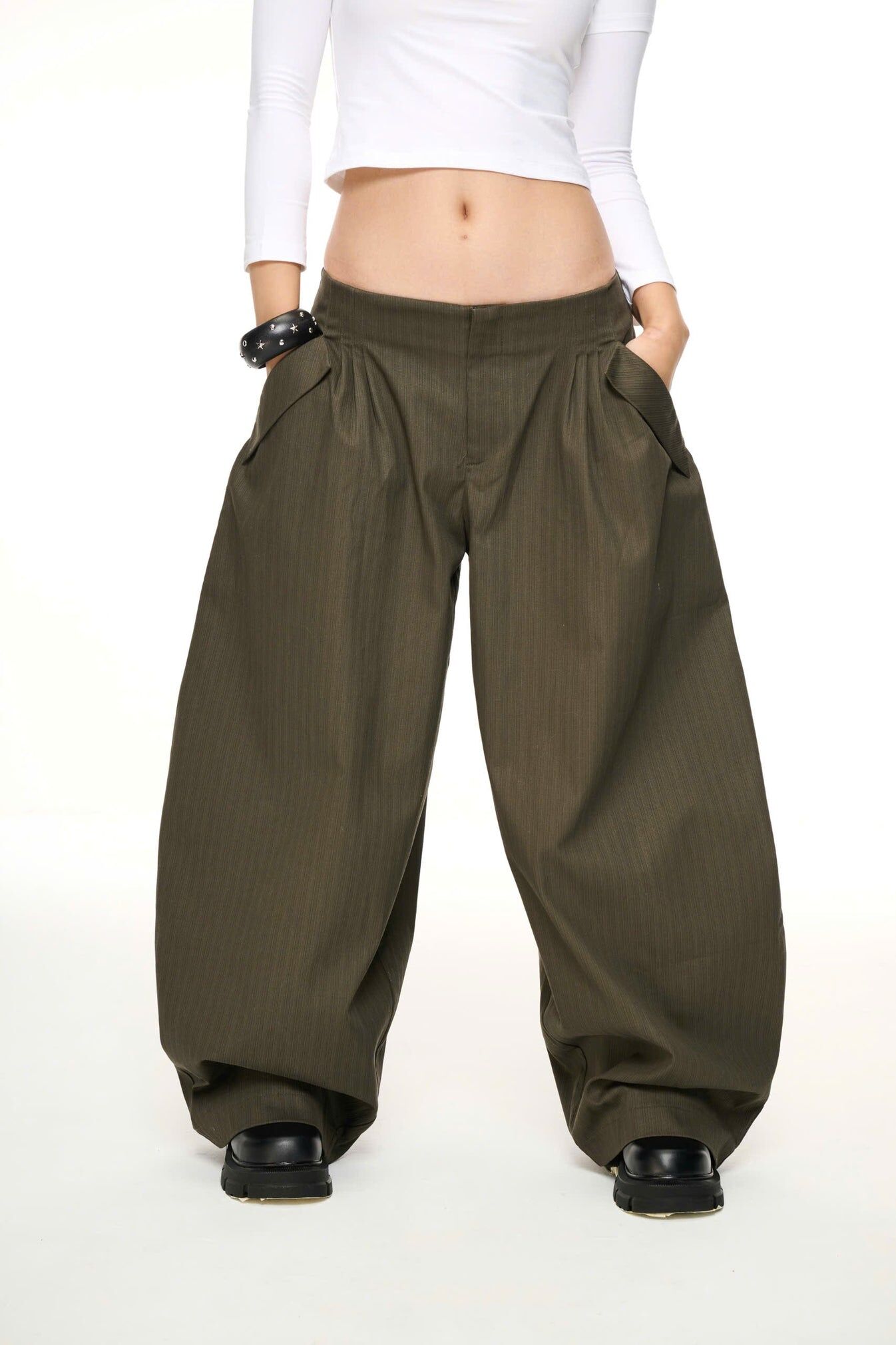 越南 IUE STUDIO Croissant Baggy Pants 可頌褲 條紋 闊腿 長褲 軍綠