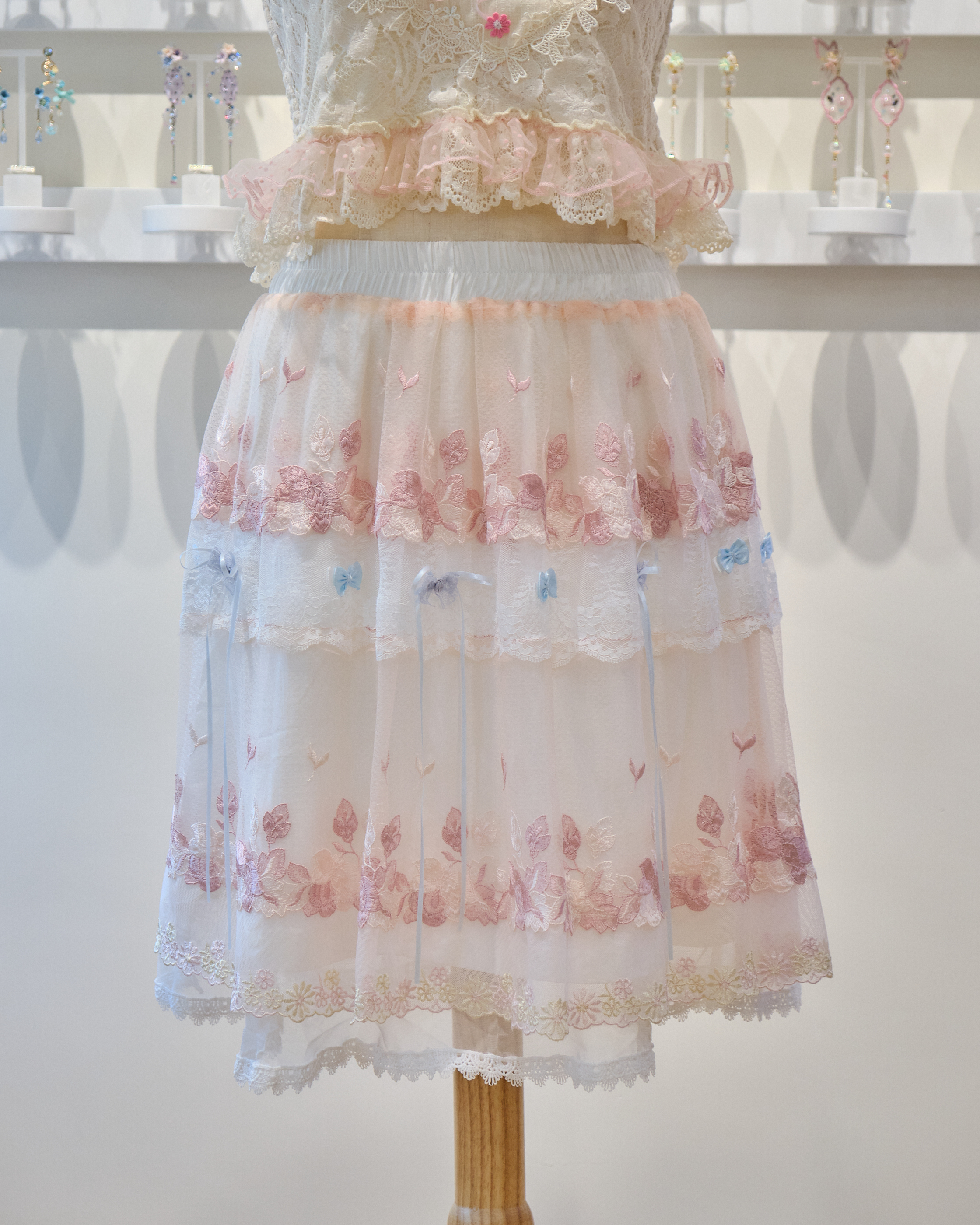 13871 Signature Banquet Cake Layer Lace Skirt