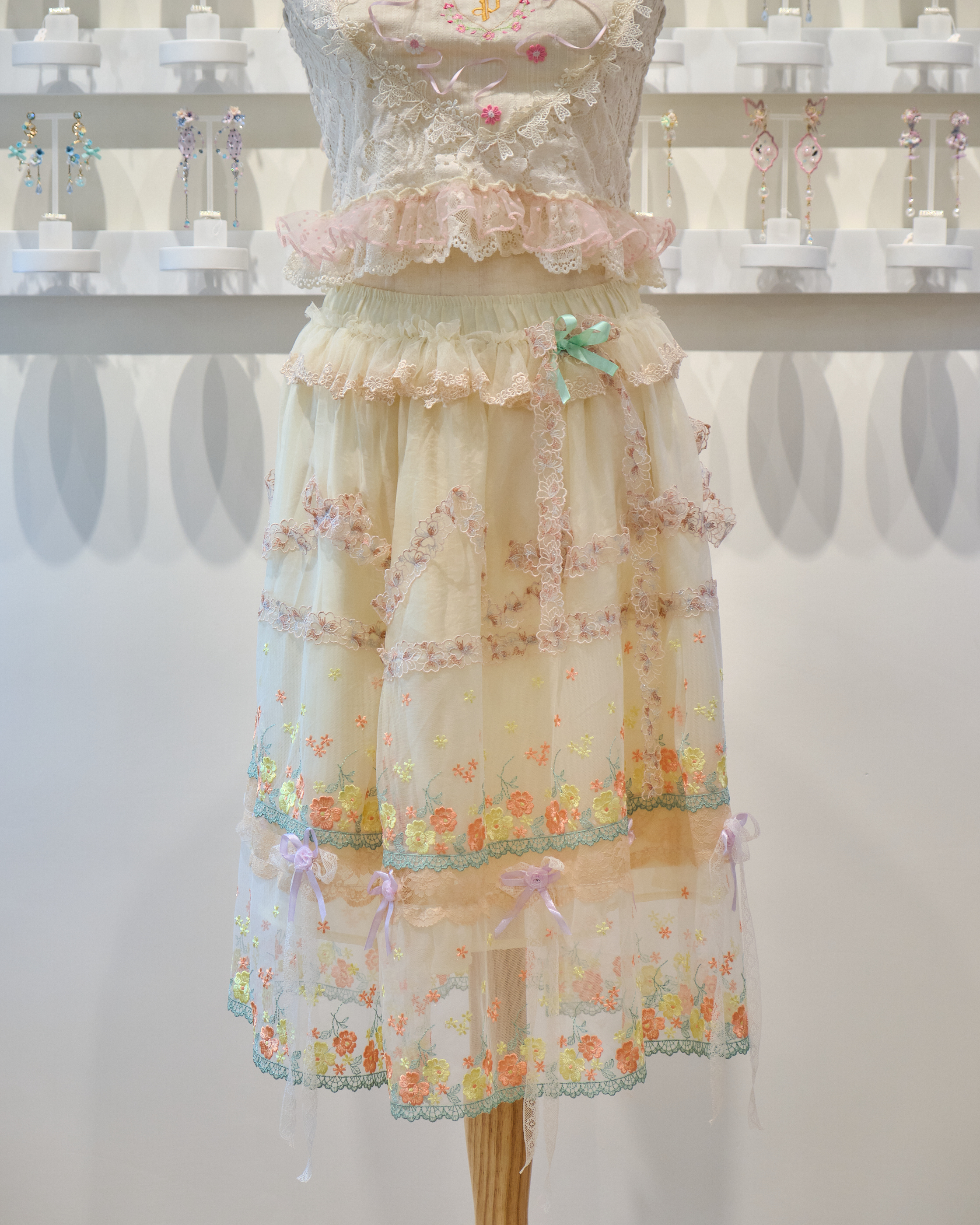 13870 Signature Banquet Cake Layer Lace Skirt