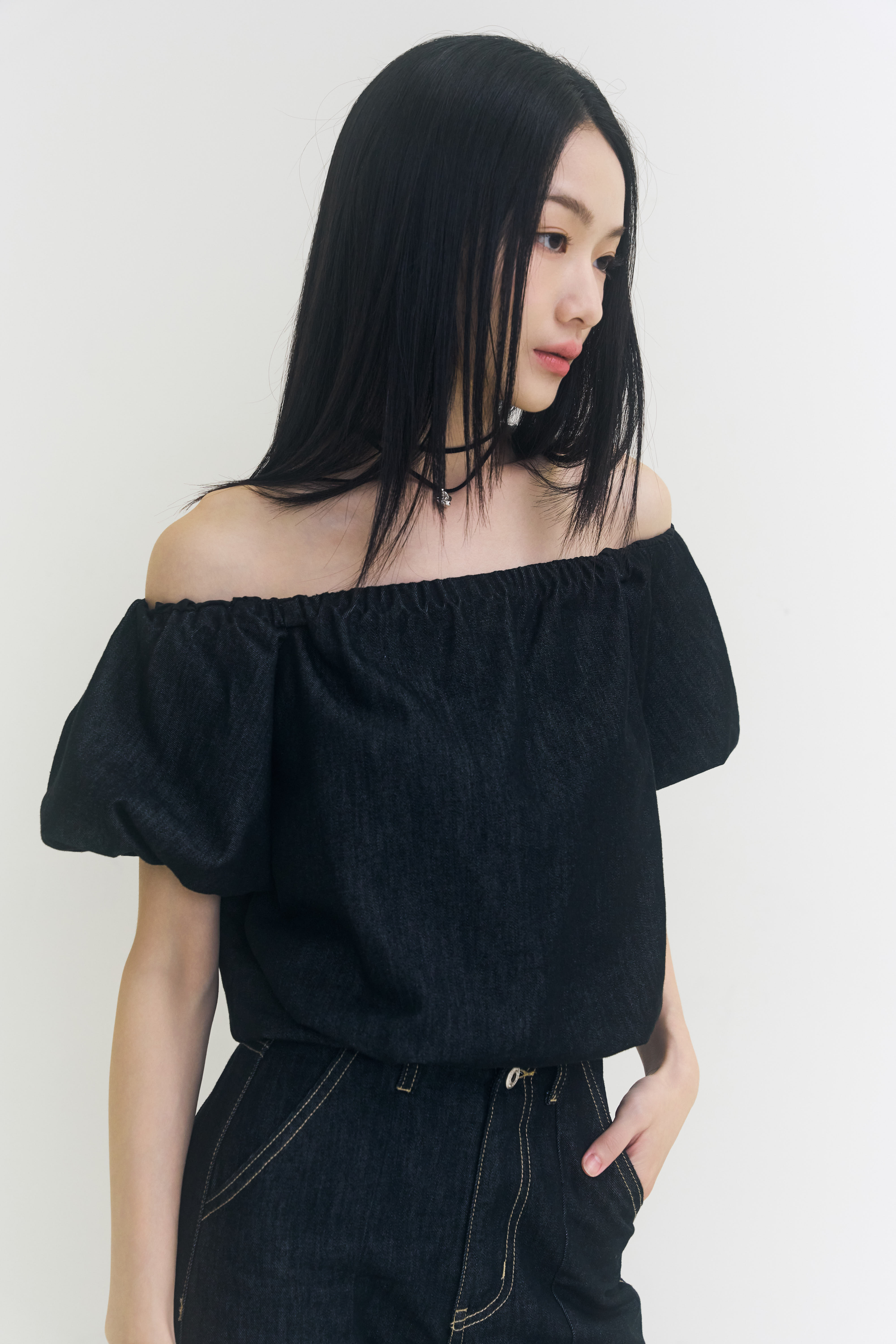 Tencel Denim 3WAY彈性領澎袖天絲牛仔上衣-黑藍【7月底出貨】