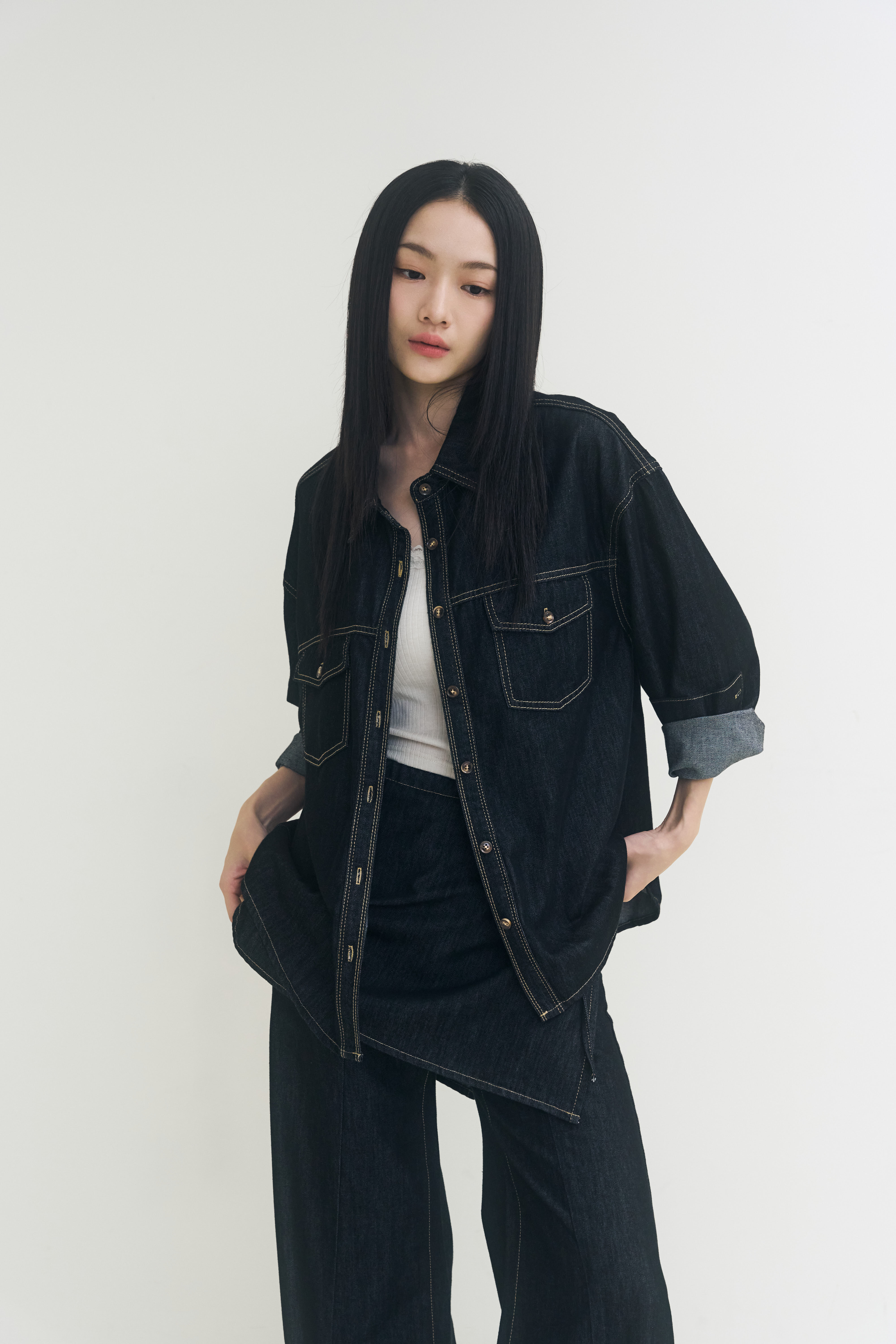 Tencel Denim雙口袋落肩天絲牛仔襯衫-黑藍【7月底出貨】
