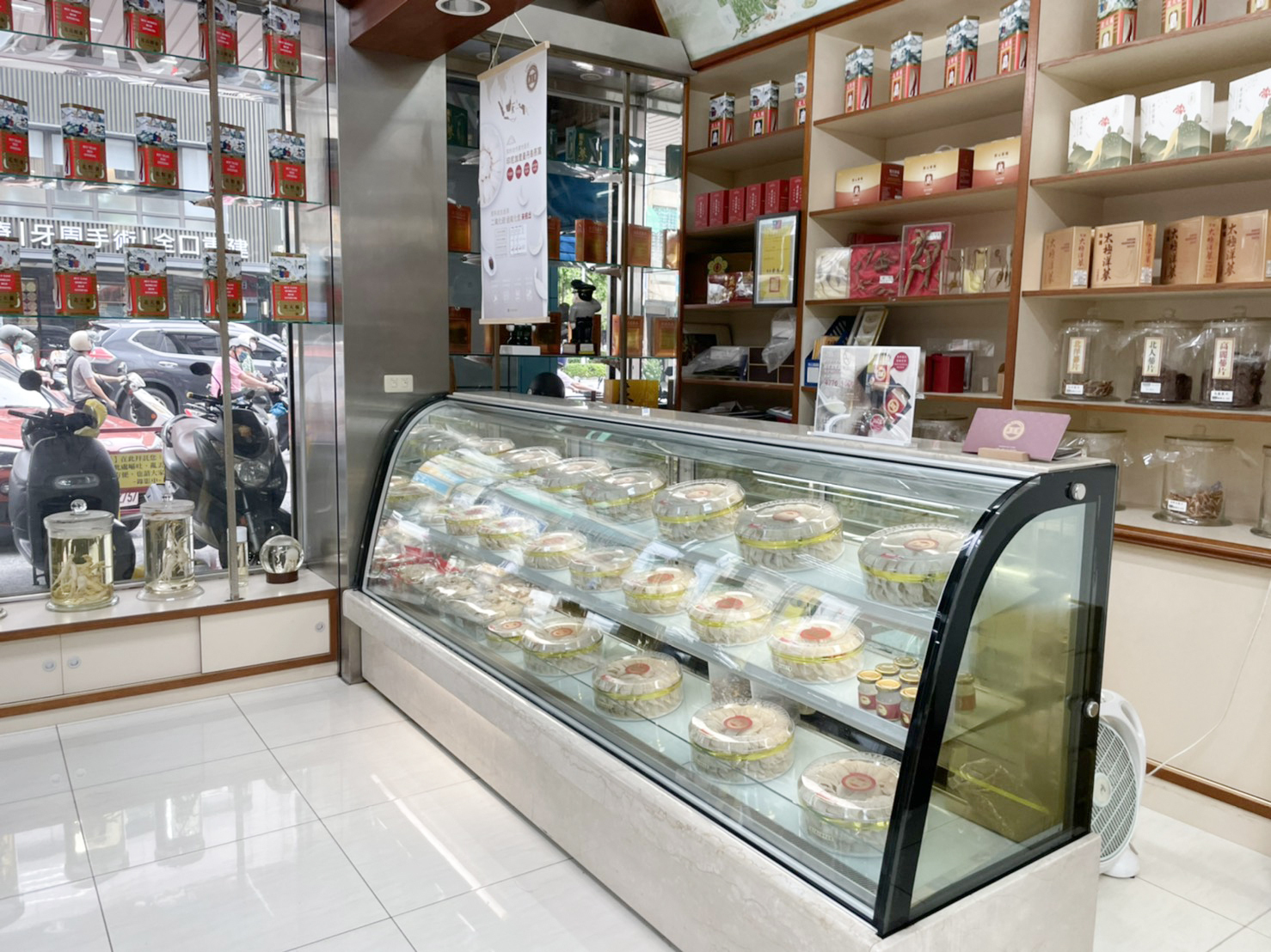 高雄市惟元蔘藥行 門市燕窩展示實景