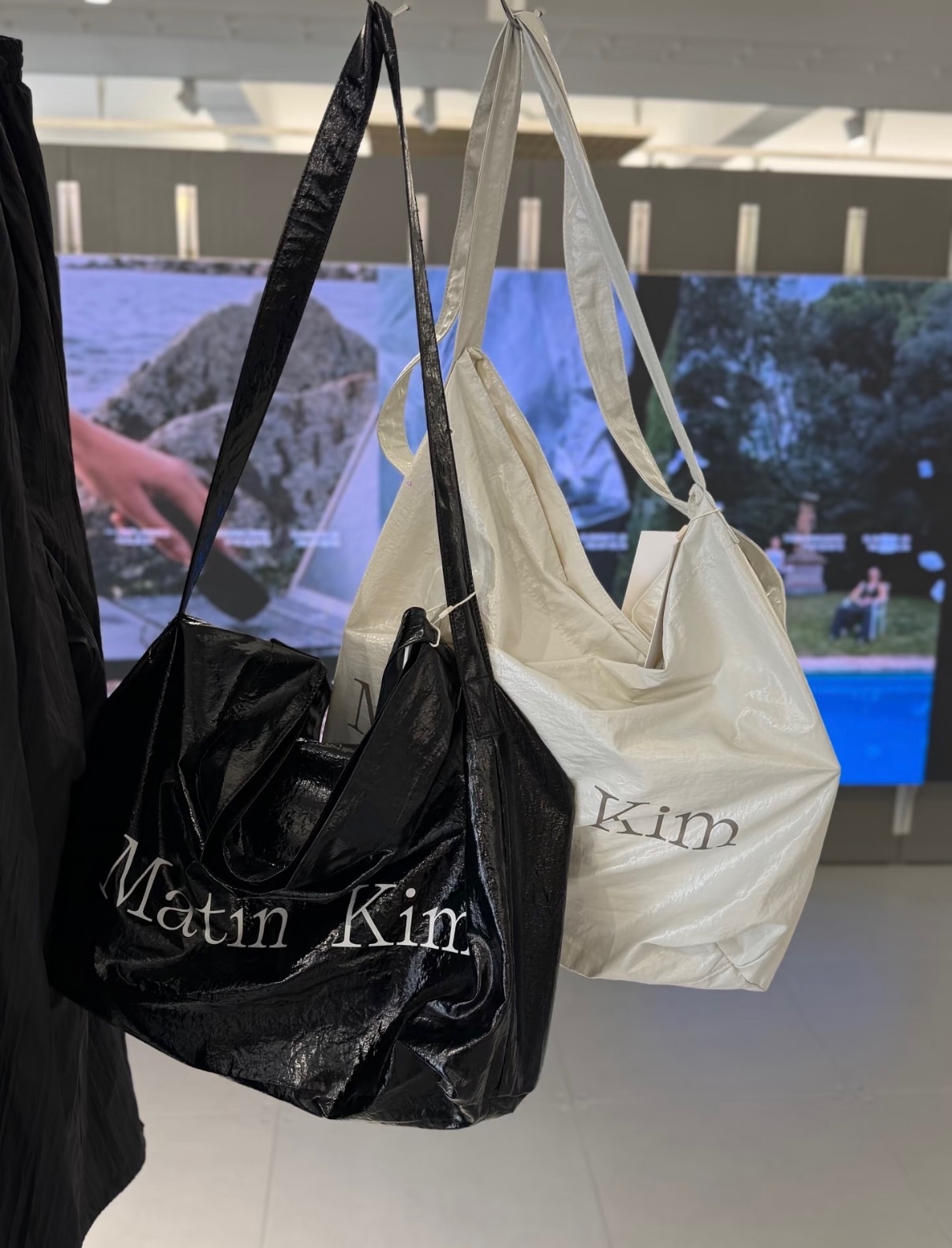 【隨時截單！限時優惠預訂】MATIN KIM GLOSSY LIGHT TWO WAY BAG（2色）