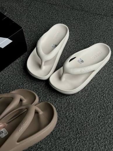〈 韓系感拉滿✨〉adidas  Adilette Lumia Flip Flop 男女 拖鞋 米白 海邊 夾腳拖