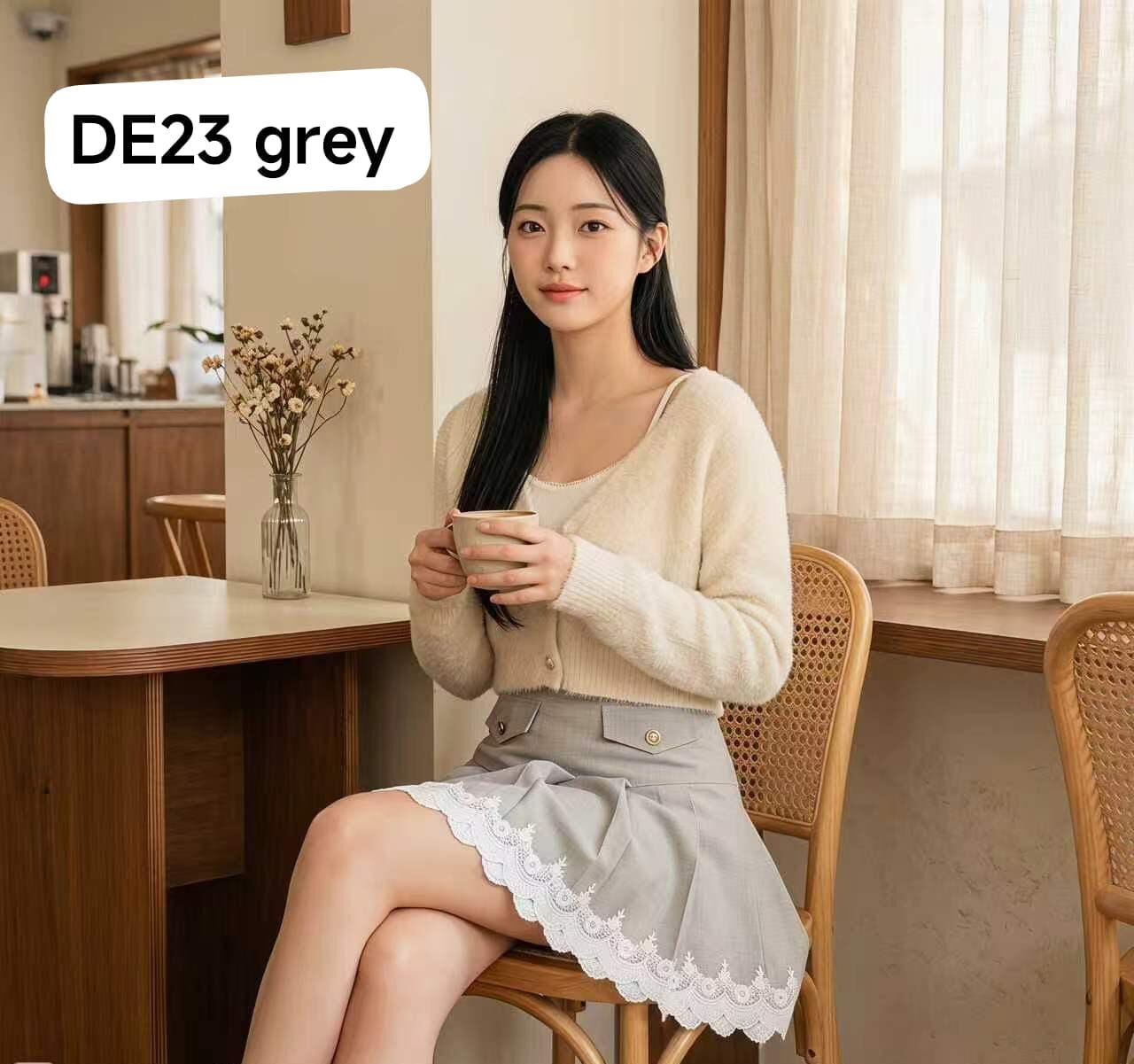 DE23 下身 腰28-40 長18 $399