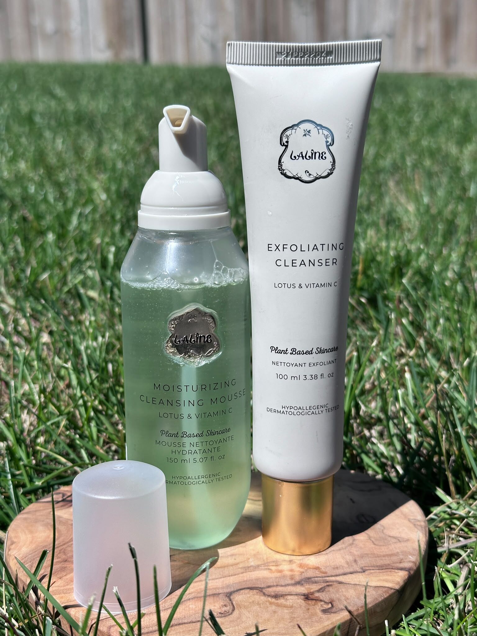 UF22 Laline 保濕泡沫潔面慕斯 150ml  Moisturizing Cleansing Mousse 150ml+Laline 去角質潔面乳 100ml  Exfoliating Cleanser 100ml