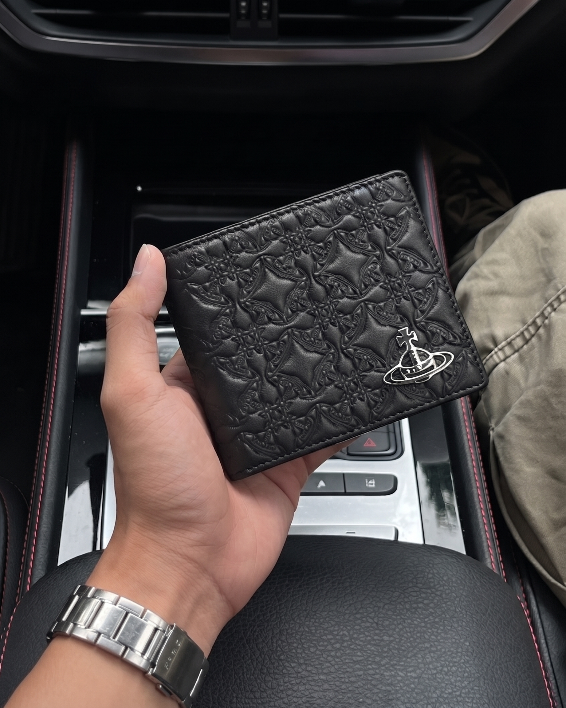 Vivienne Westwood Viv Embossed 西太后 雙折 浮雕 短夾 錢包 黑