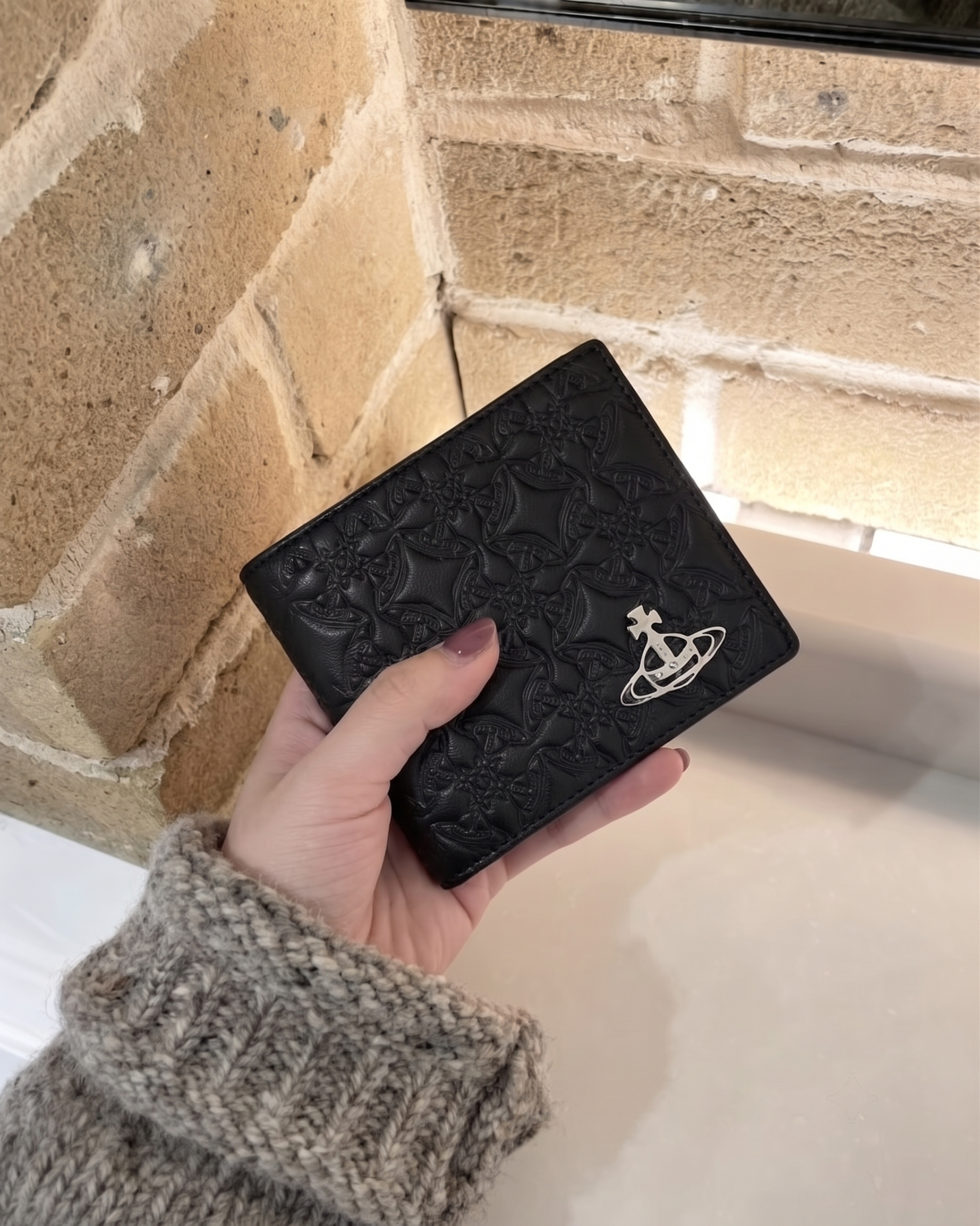 Vivienne Westwood Viv Embossed 西太后 雙折 浮雕 短夾 錢包 黑