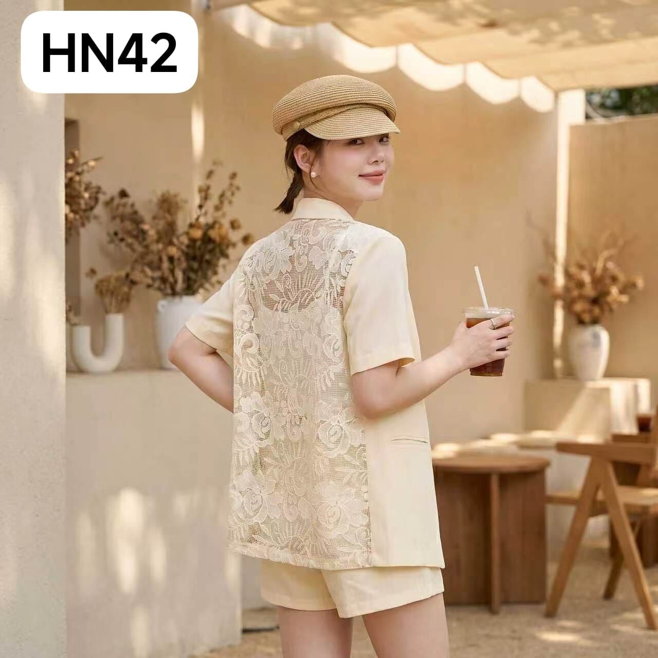 HN42  ( 1 SET ) 胸40 長25   /  橡根褲 :腰26-34   長16   $499