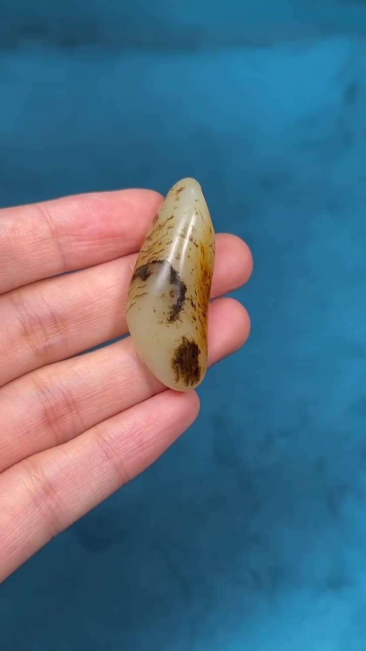 628219 和田玉獨籽原石