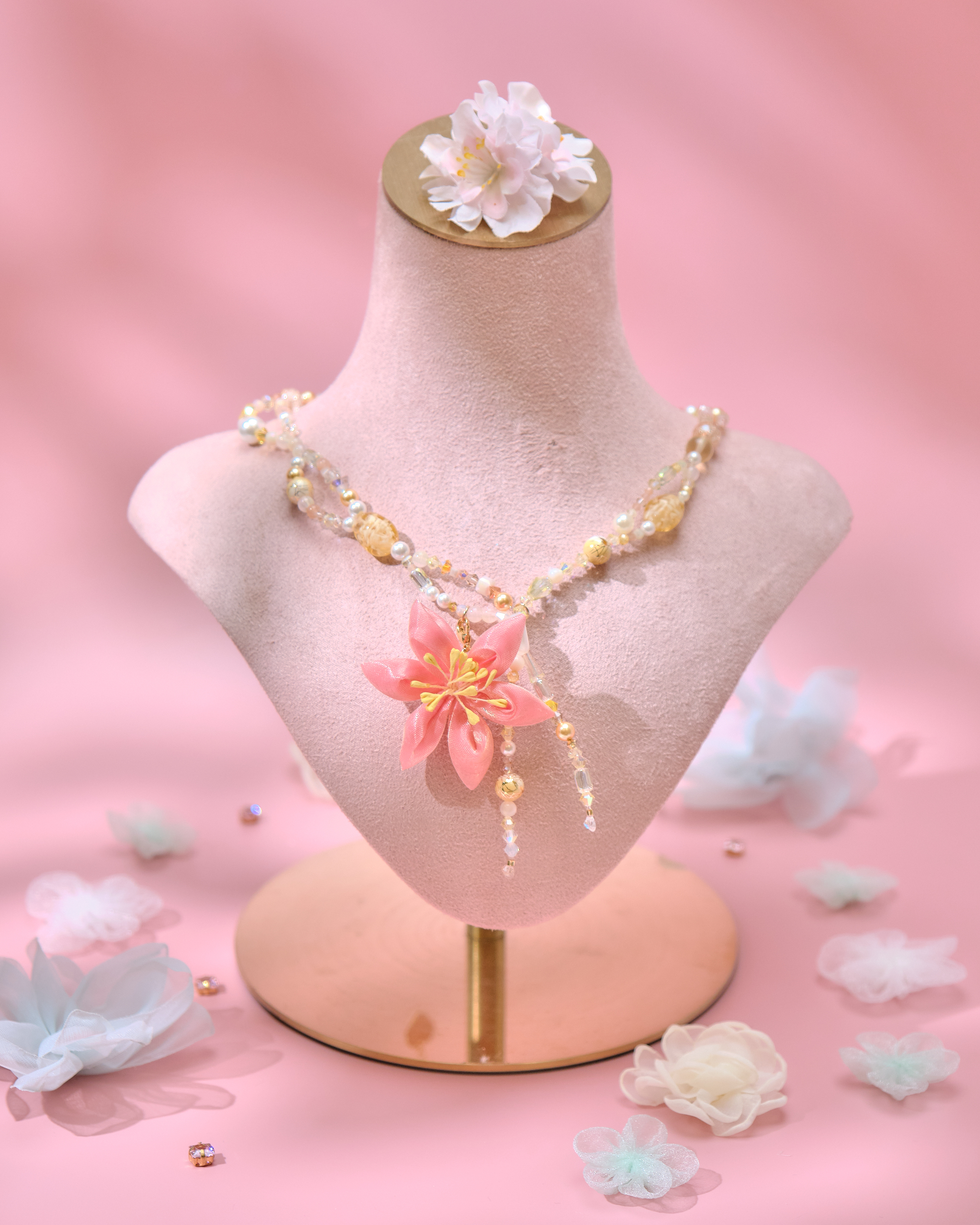 13785 Large Flower Pendant Necklace