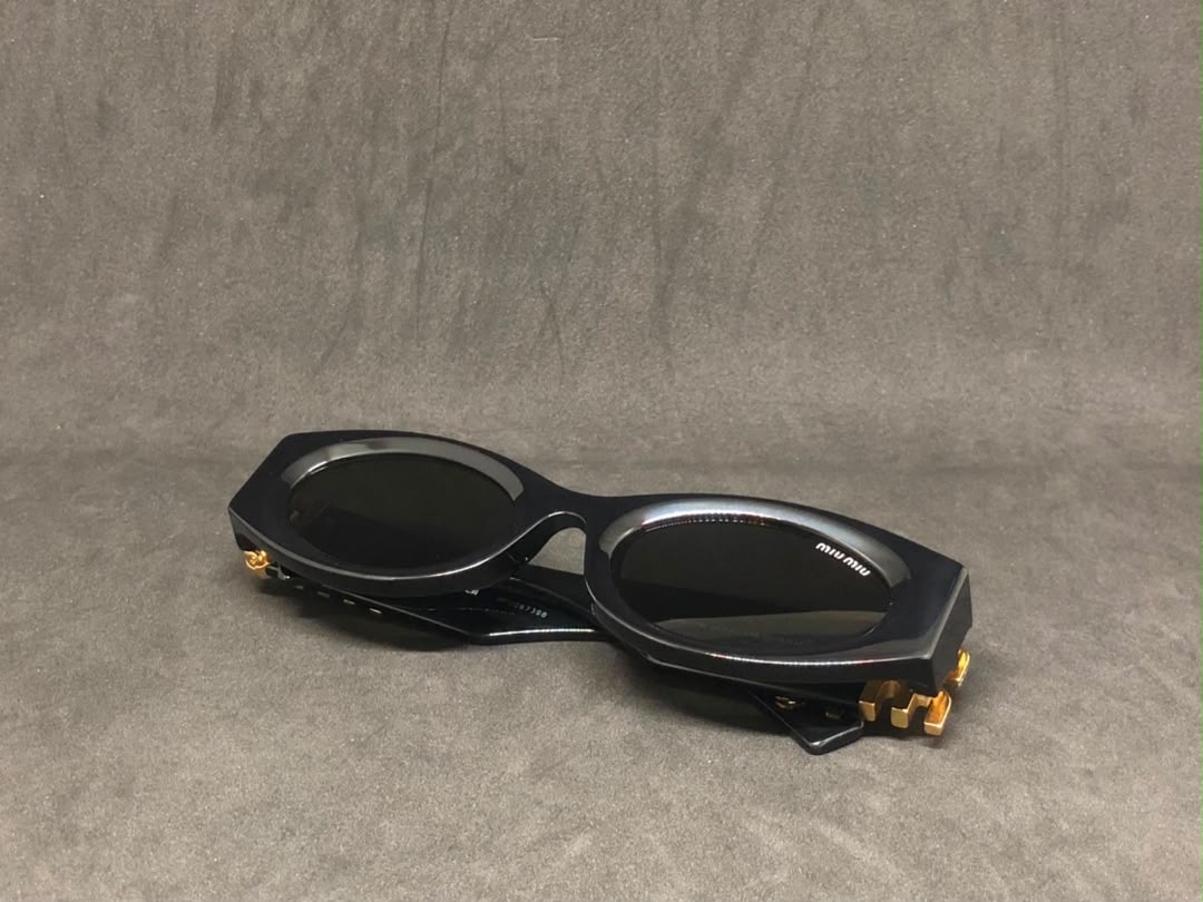 Miu Miu 11ws Oval Black
