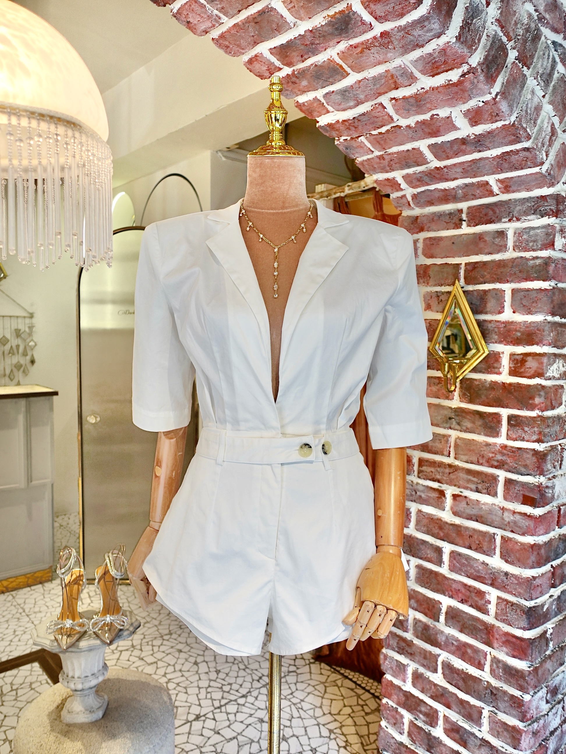 White 5th Ave白色露背腰帶西裝連身短褲Romper