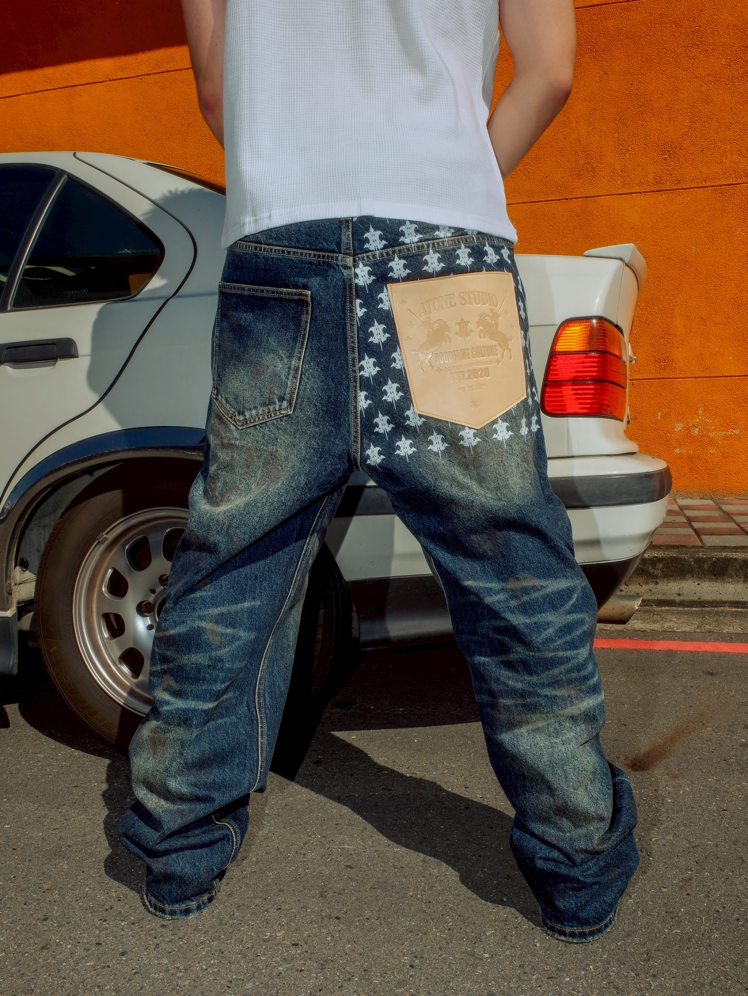 ATONE STUDIO 滿版皇家Logo 山羊皮標 髒染水洗牛仔褲 落地褲 “Proud” Denim