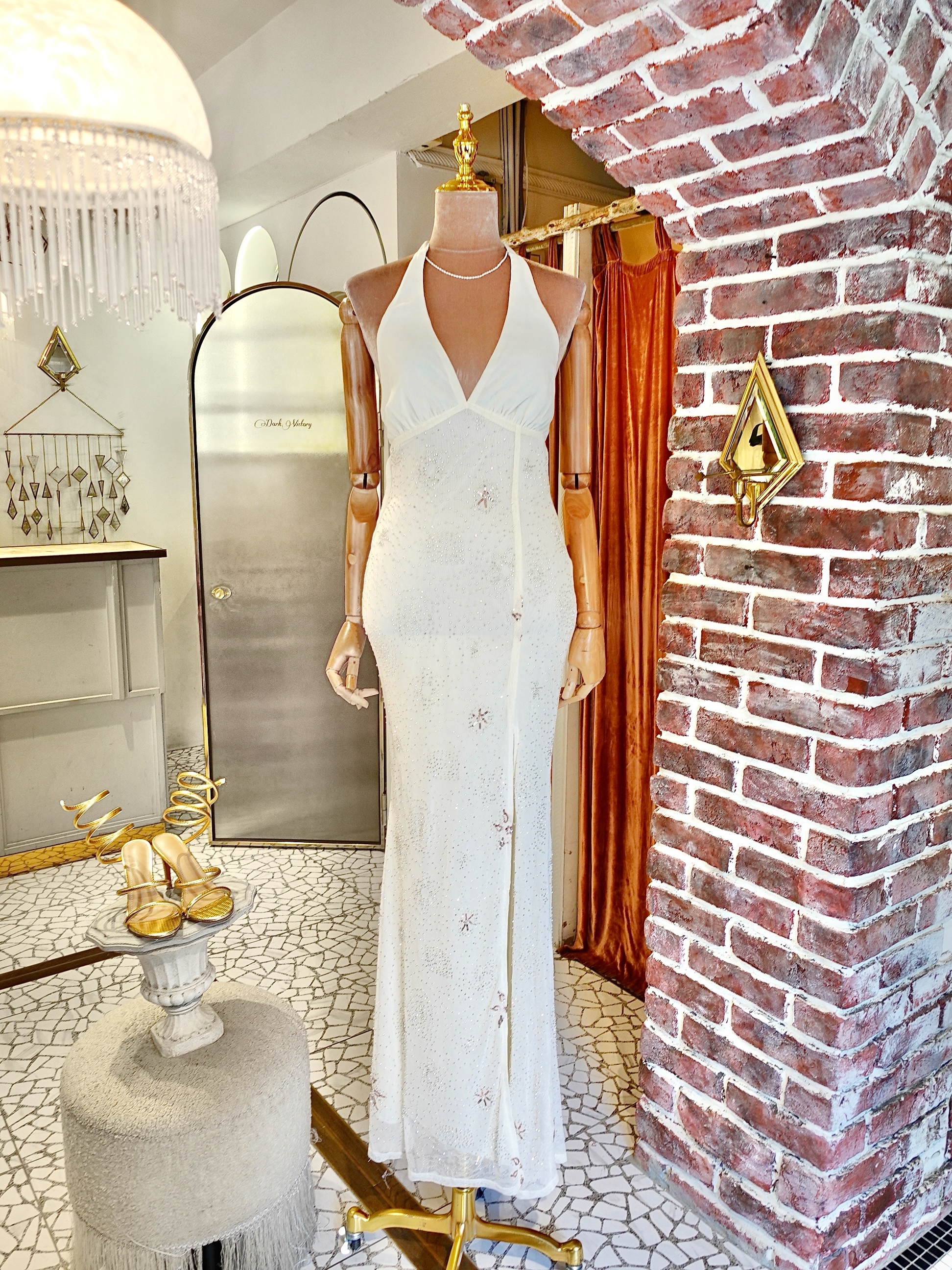 Lux White白色手工縫珠亮片露背開叉Mesh Gown
