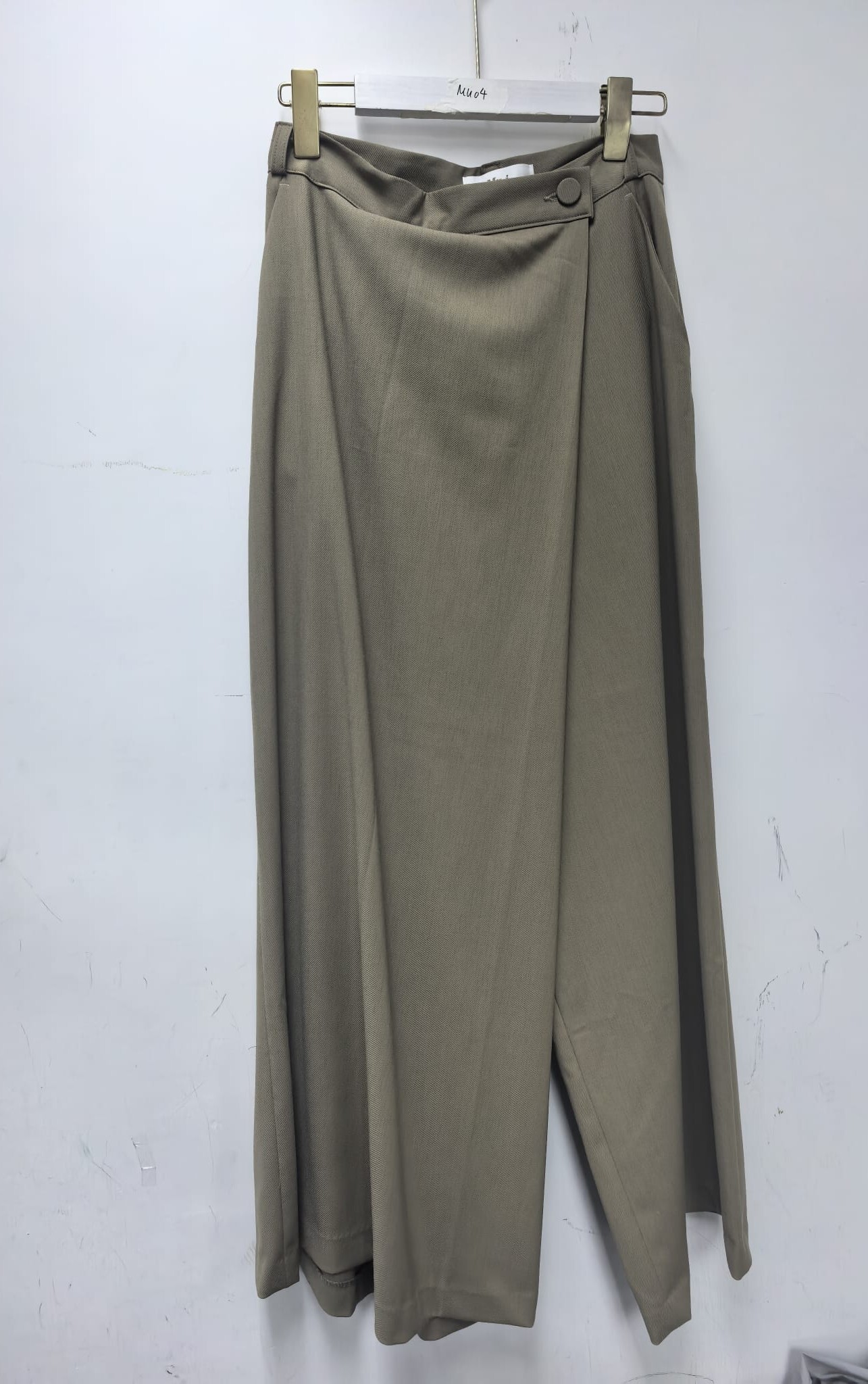 (現貨) MU04 M: 腰27 HIP45 長37.5 $529 (一口價)
