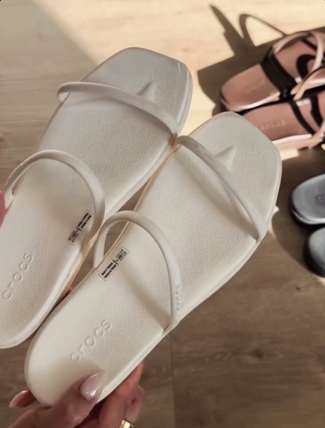 【優雅防水拖鞋】CROCS TWO STRAP SANDAL | TAUPE