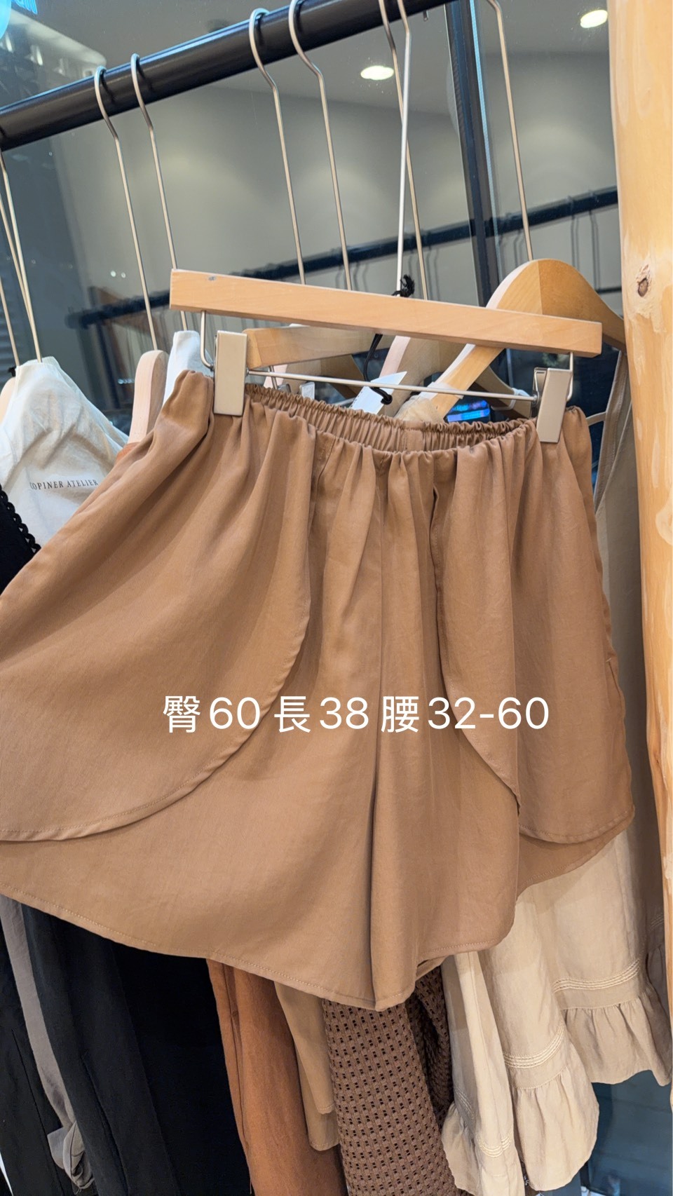CP6429 極簡時髦天絲短褲