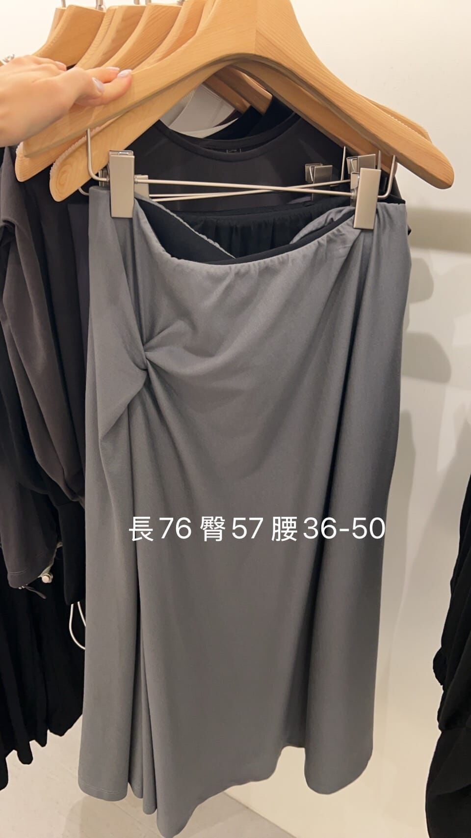 LA6414 側邊扭結半長裙