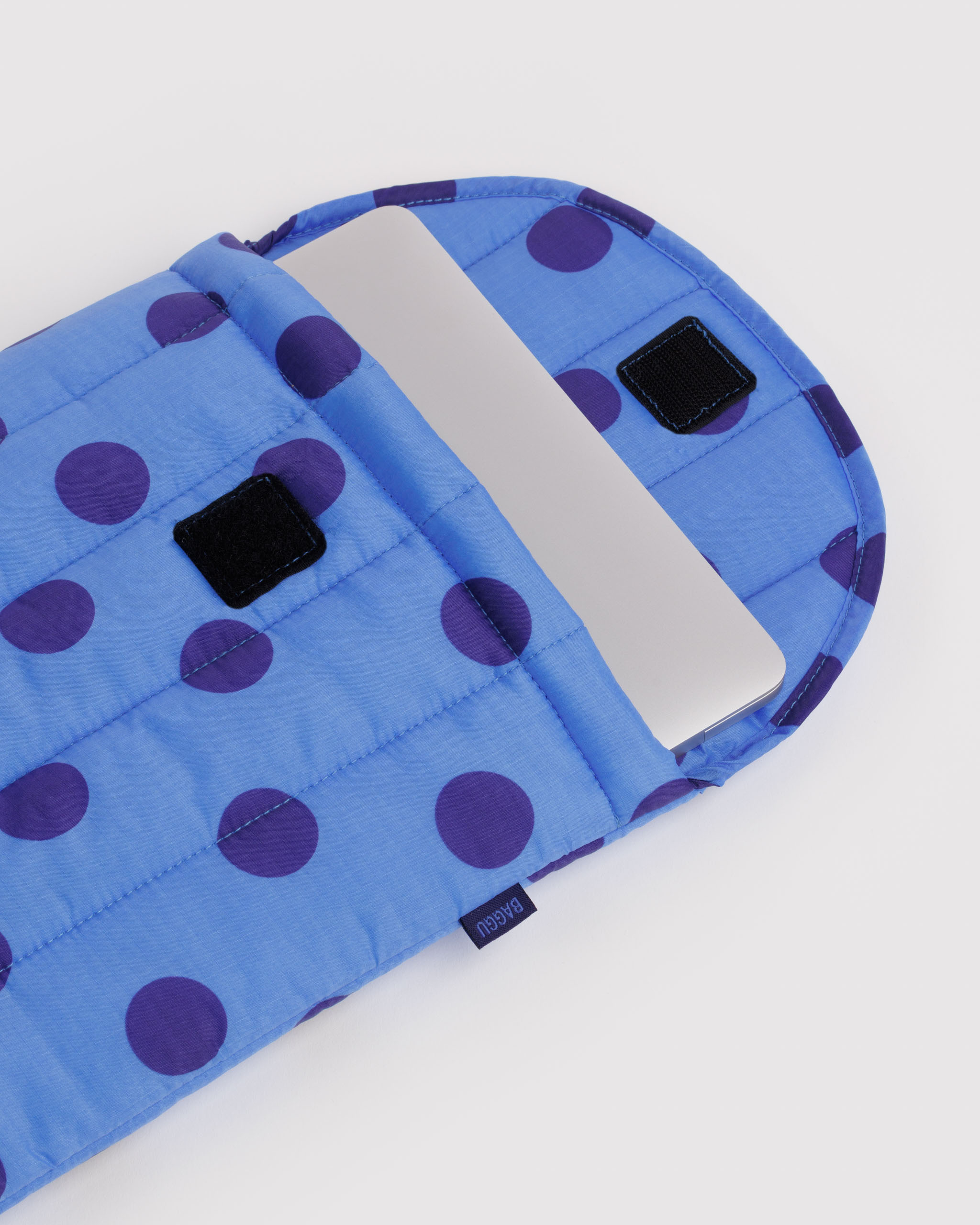 Puffy Laptop Sleeve 13"/14" - Blue Polka Dot | BAGGU
