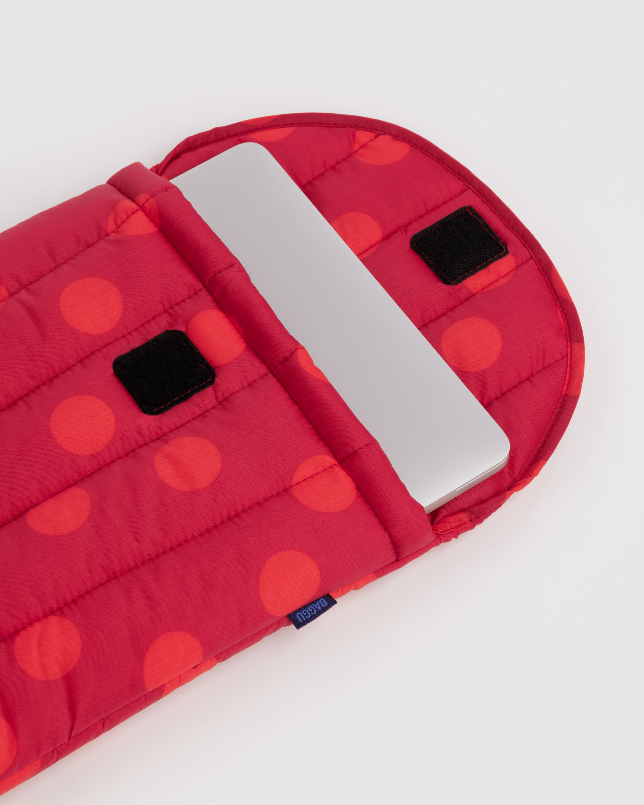 Puffy Laptop Sleeve 13"/14" - Red Polka Dot | BAGGU