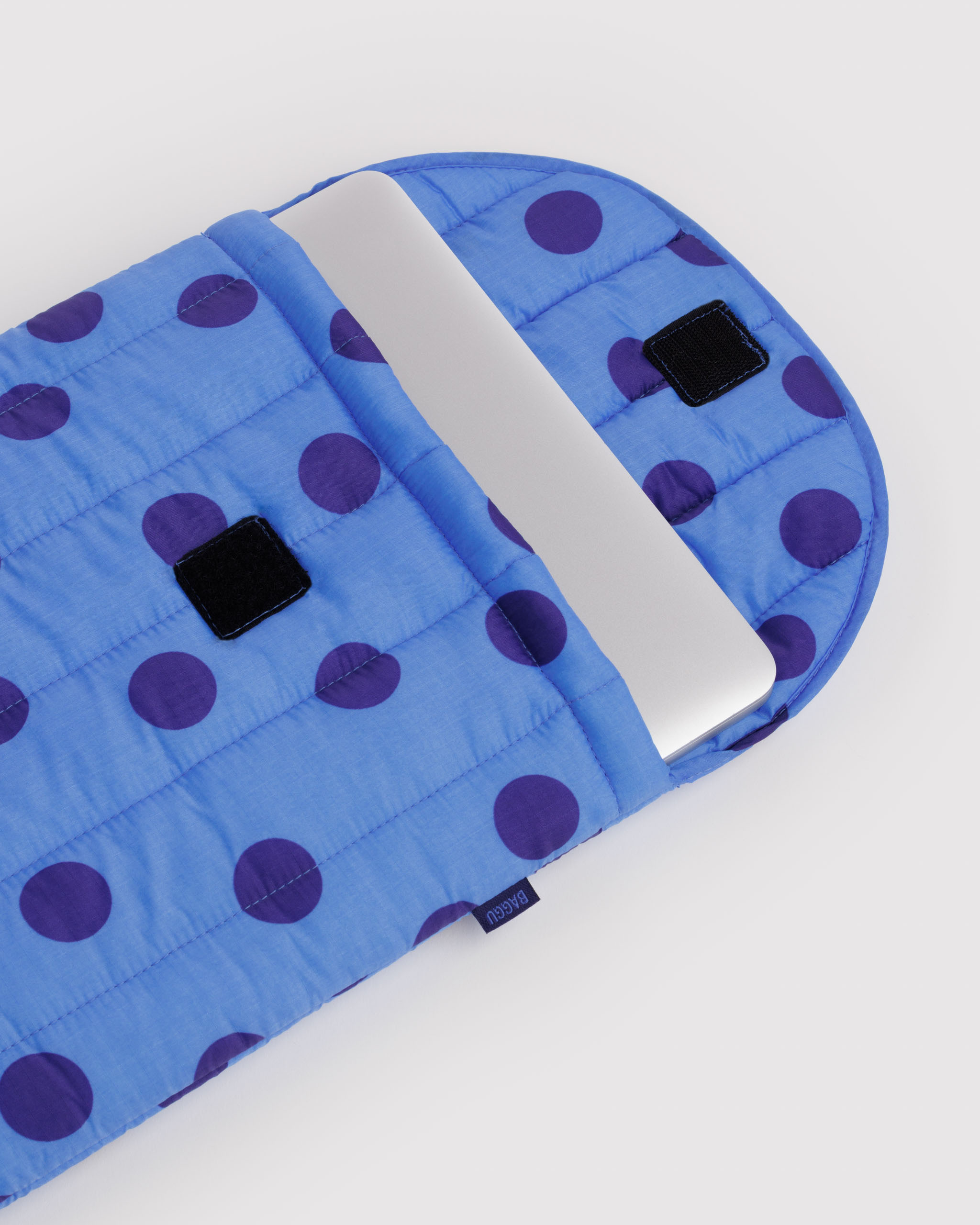 Puffy Laptop Sleeve 16" - Blue Polka Dot | BAGGU