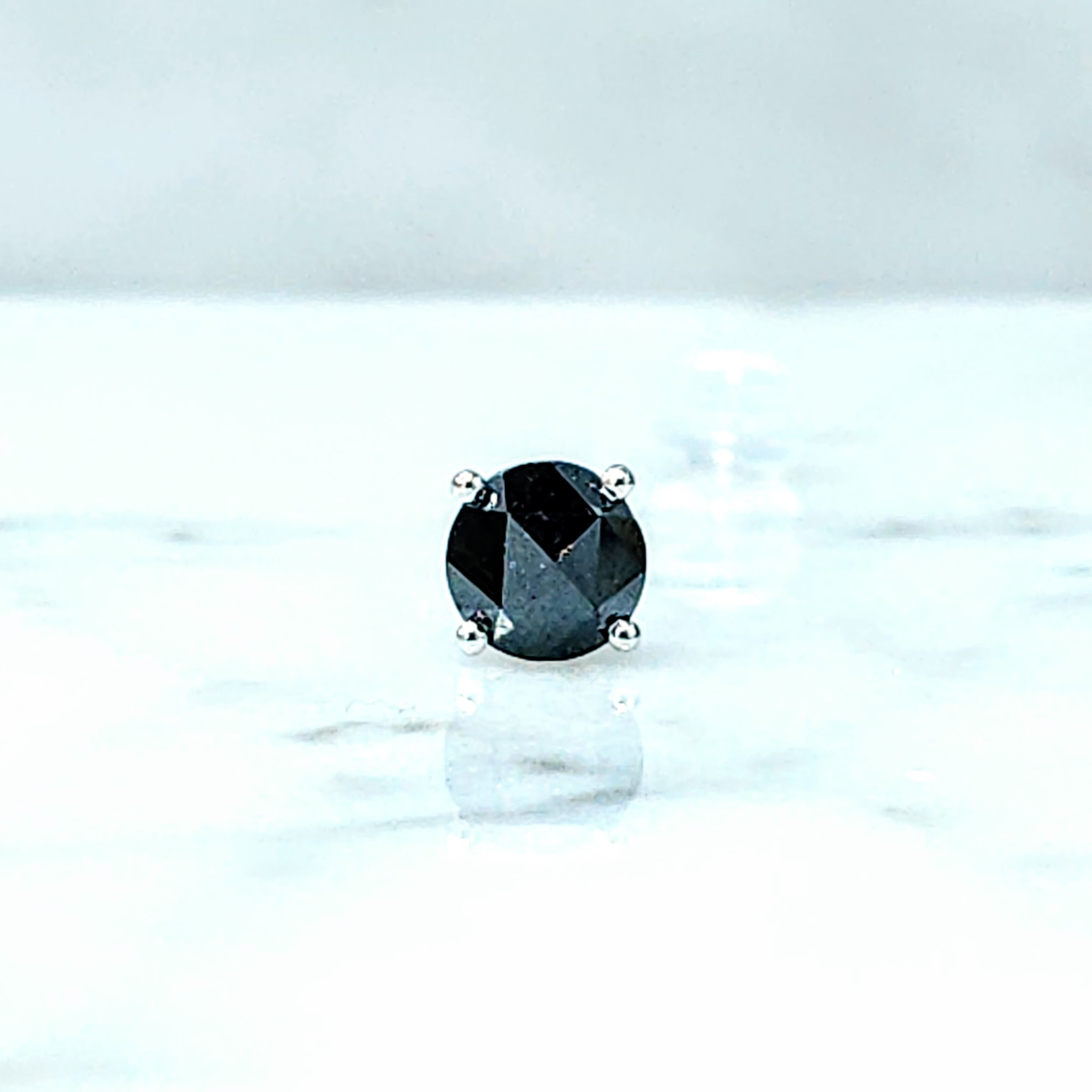 18K White Gold 0.90ct Fancy Black Single Diamond Earring