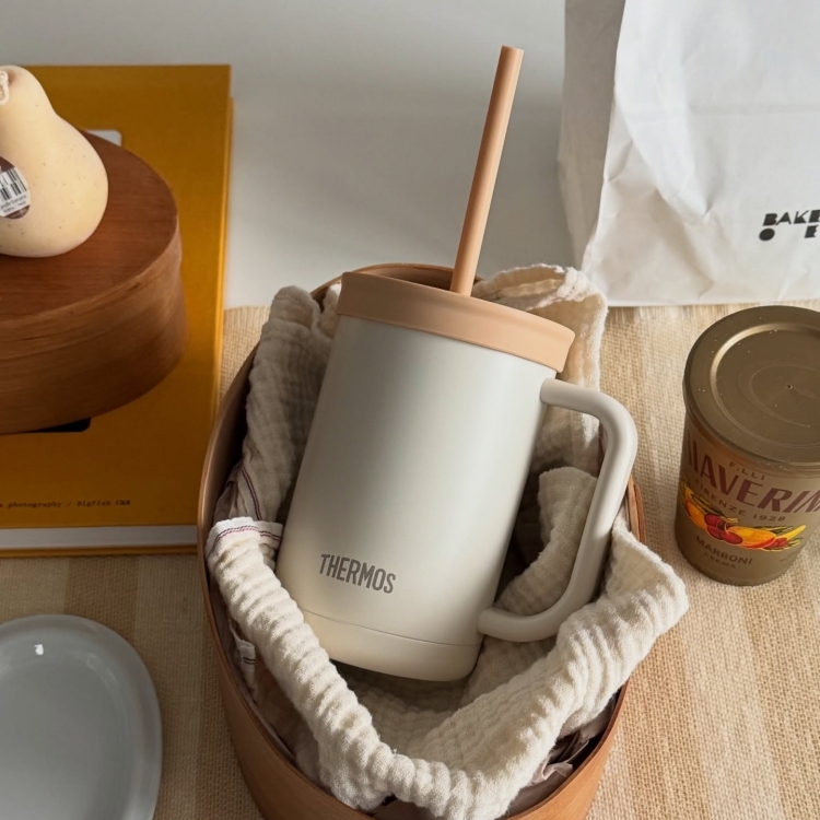 THERMOS 不鏽鋼真空吸管杯 720ml 米色