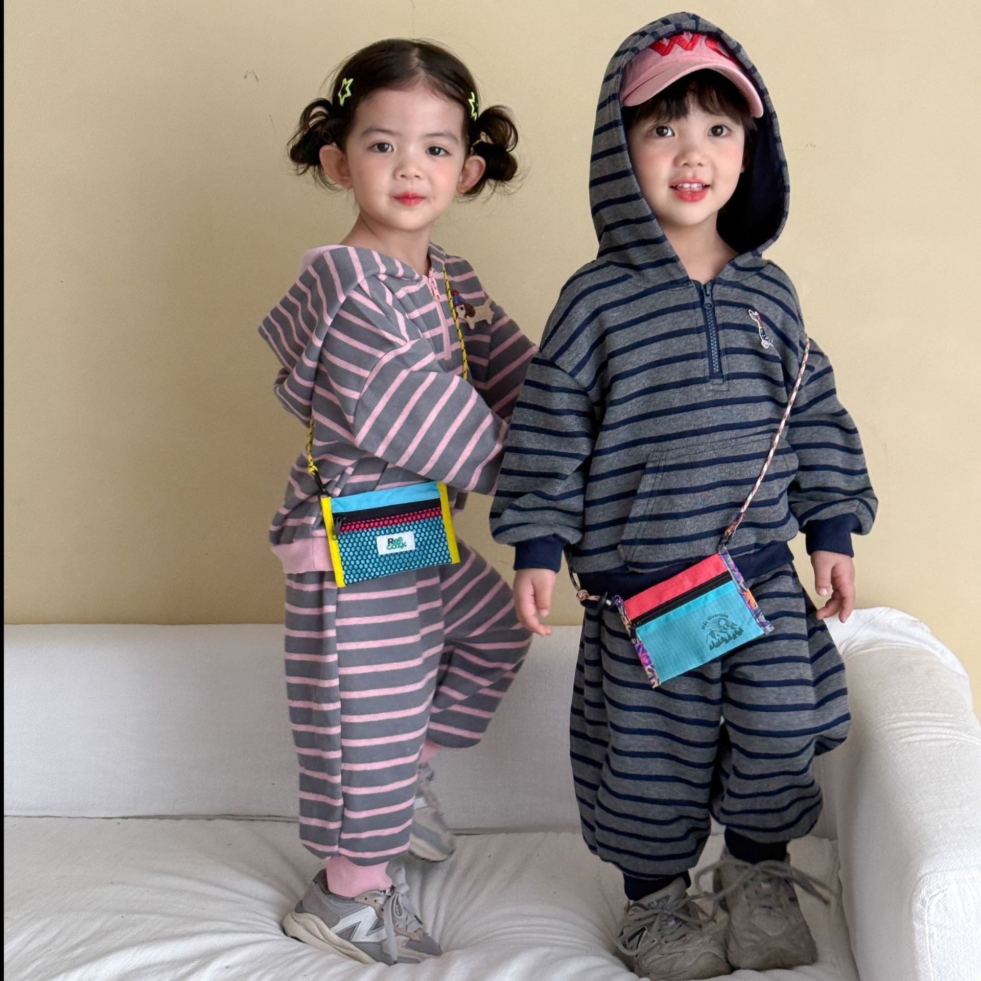 兄弟姐妹一起穿_兩色條紋臘腸狗連帽套裝