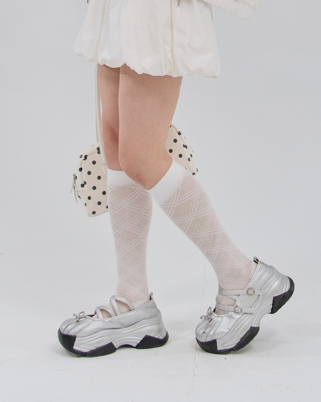 Diamond pattern lace knee-high stockings, available in two colors.【07110623】in stock+pre-order