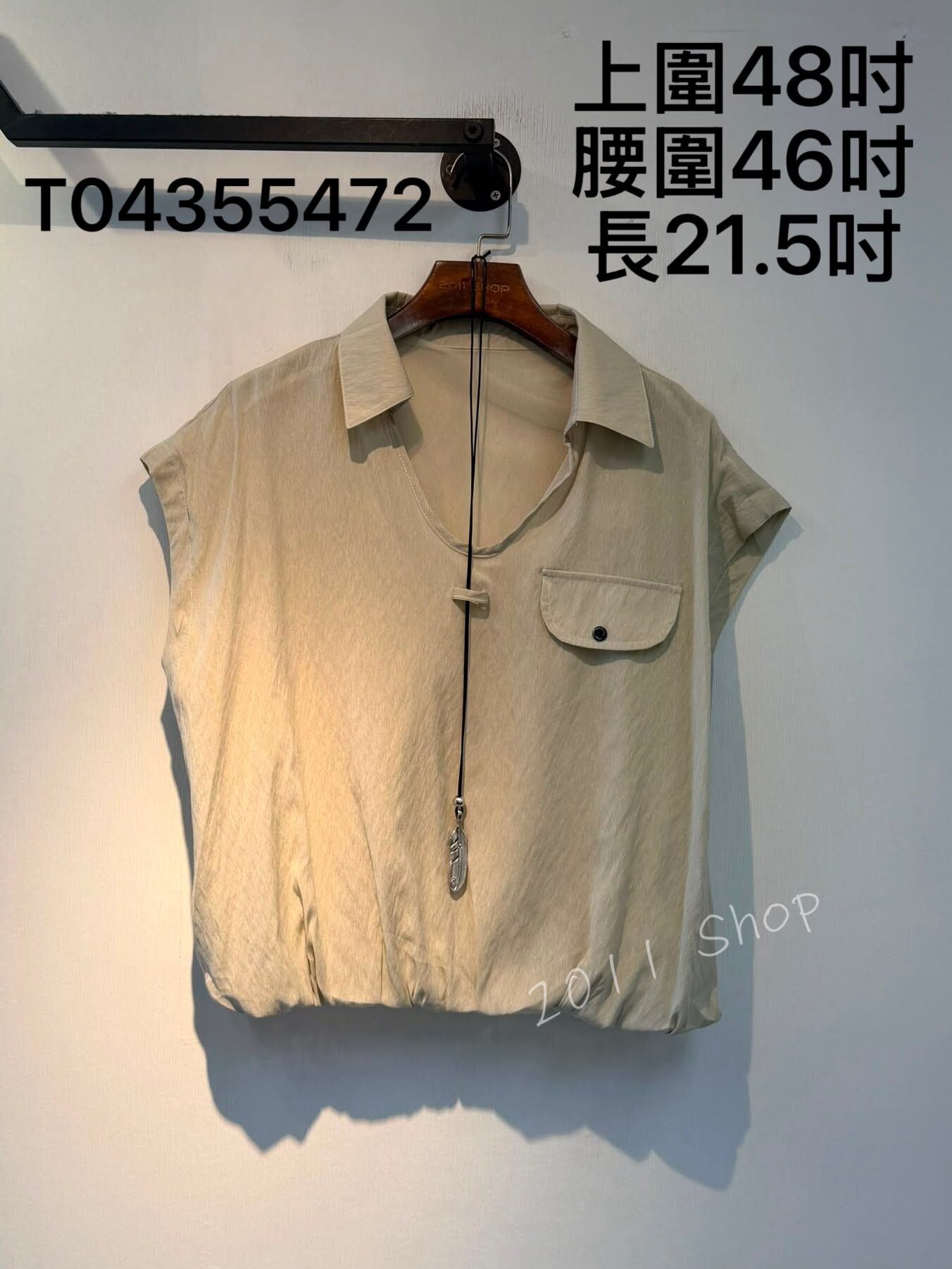 翻領假口袋微泡泡無袖背心  上圍48吋 腰圍46吋 長21.5吋  T04355472